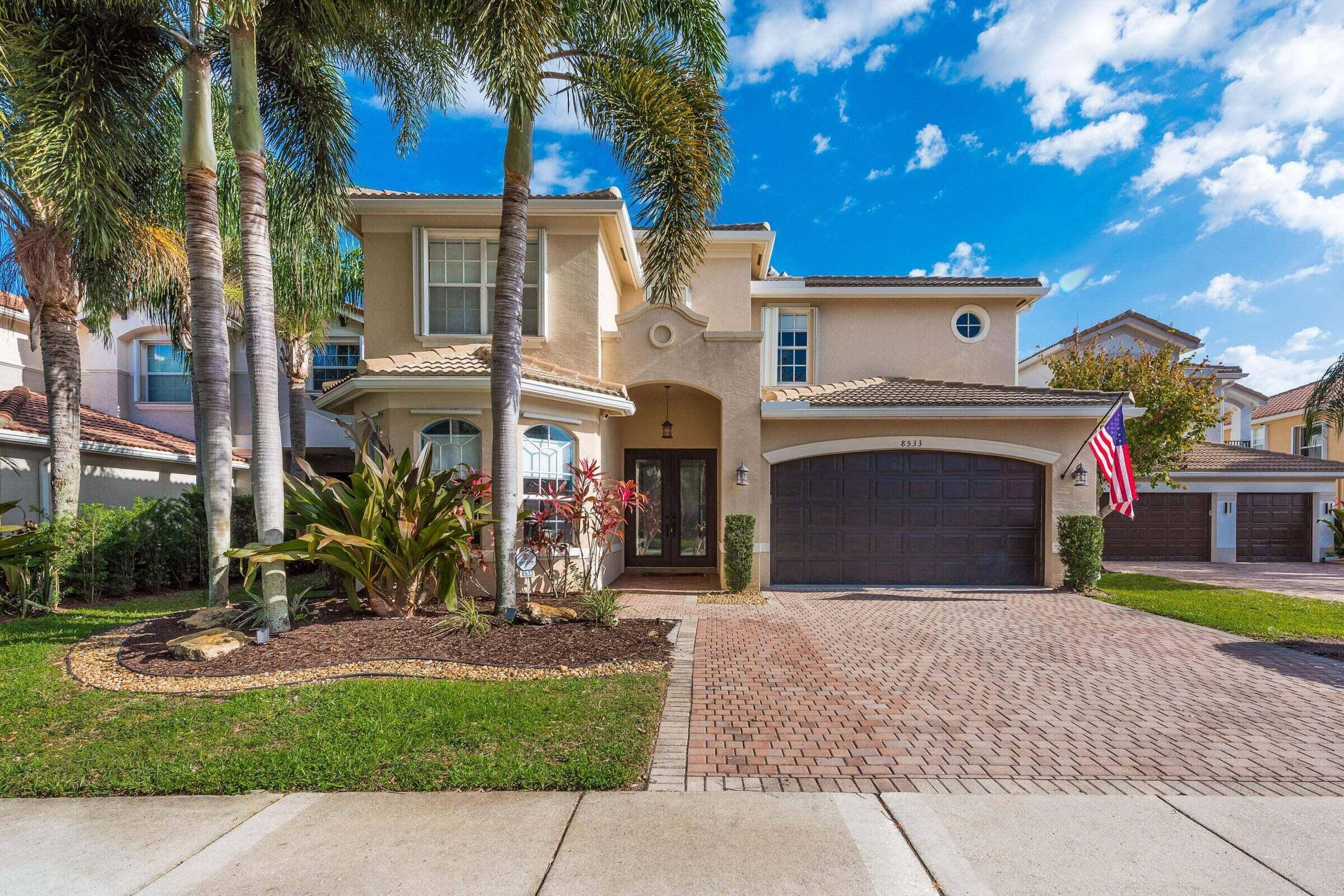 BRAND NEW ROOF ! This stunning 5 bedroom, 4 bathroom loft residence is perfectly situated on a premium cul de sac lot, offering added privacy and a safe, quiet setting ...