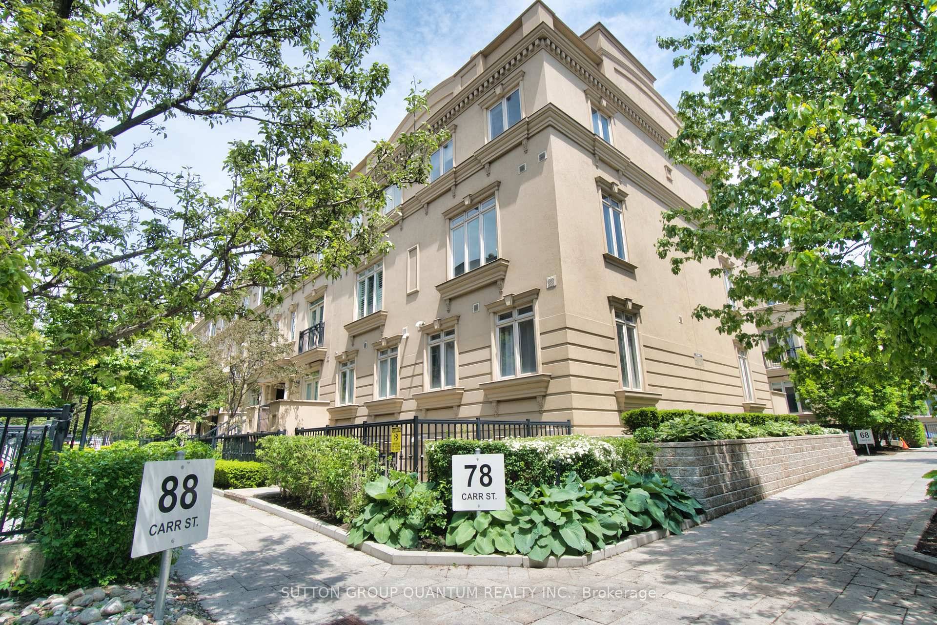 Chic Downtown Living in the Heart of Queen West !