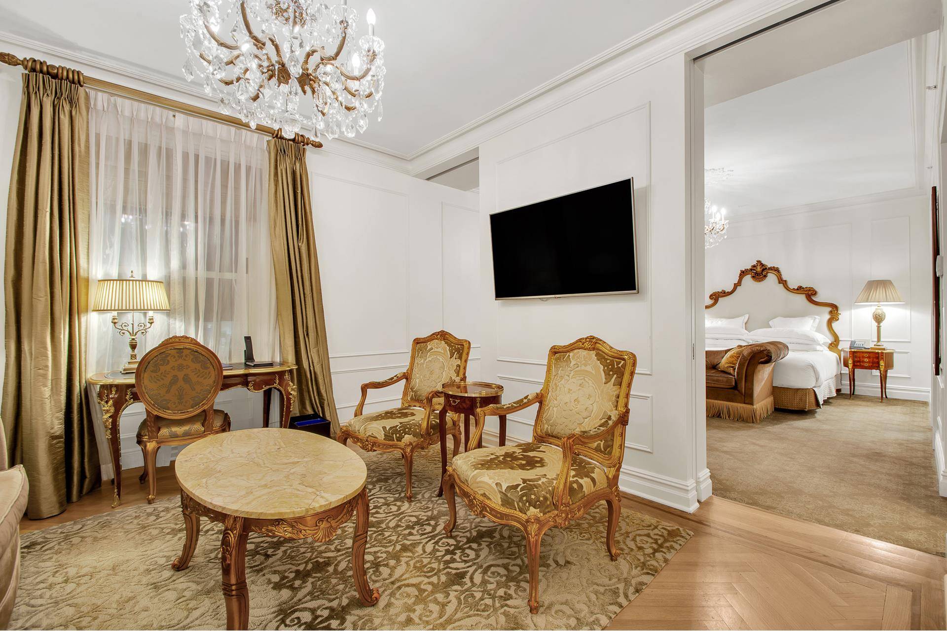 CAP RATE APPRX 8 GREAT INVESTMENT PROPERTY AND PIED A TERRE.