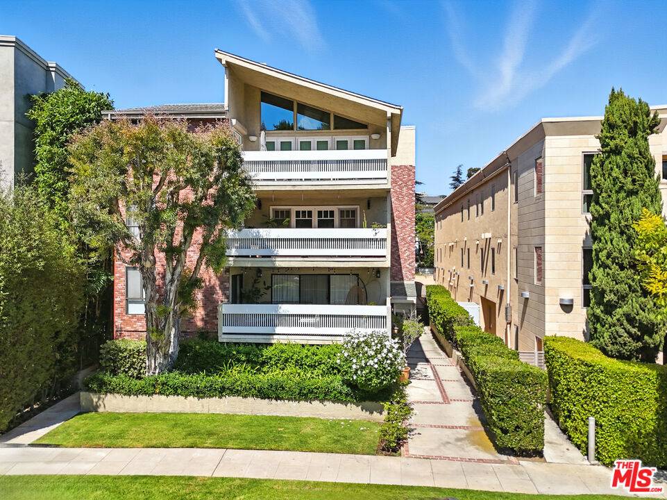 1310   Roxbury Dr 2BR Beverlywood La