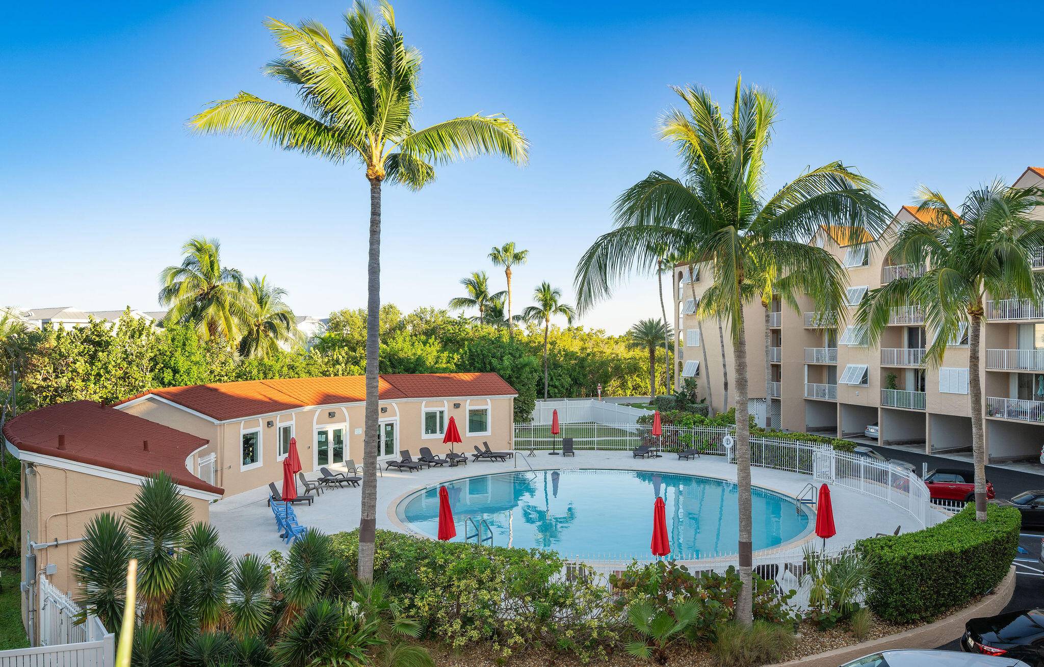 Nice 2 bedroom, 2 bath condominium in the desirable Las Salinas community of Key West.