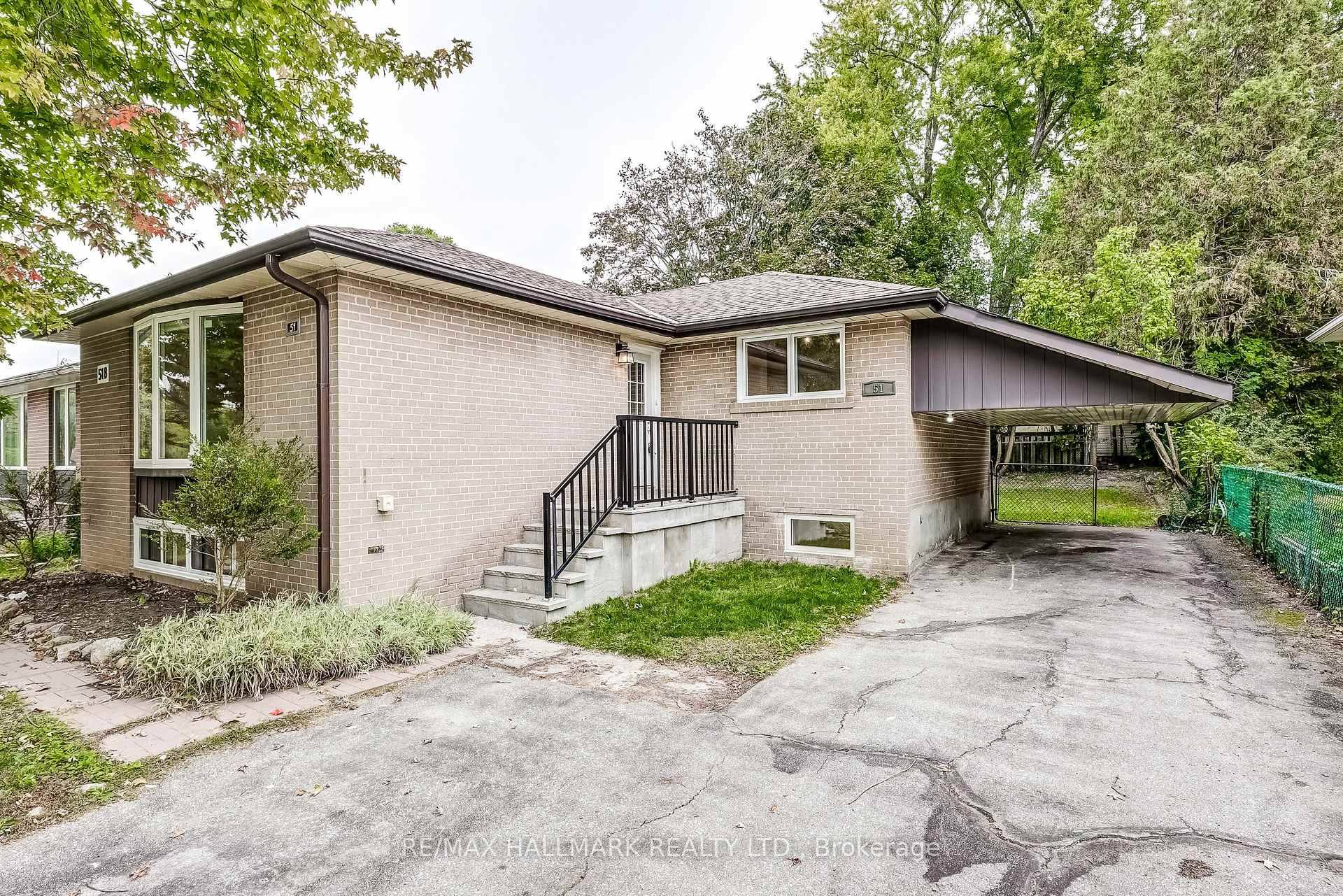 Exceptional opportunity in one of Auroras most desirable neighbourhoods !
