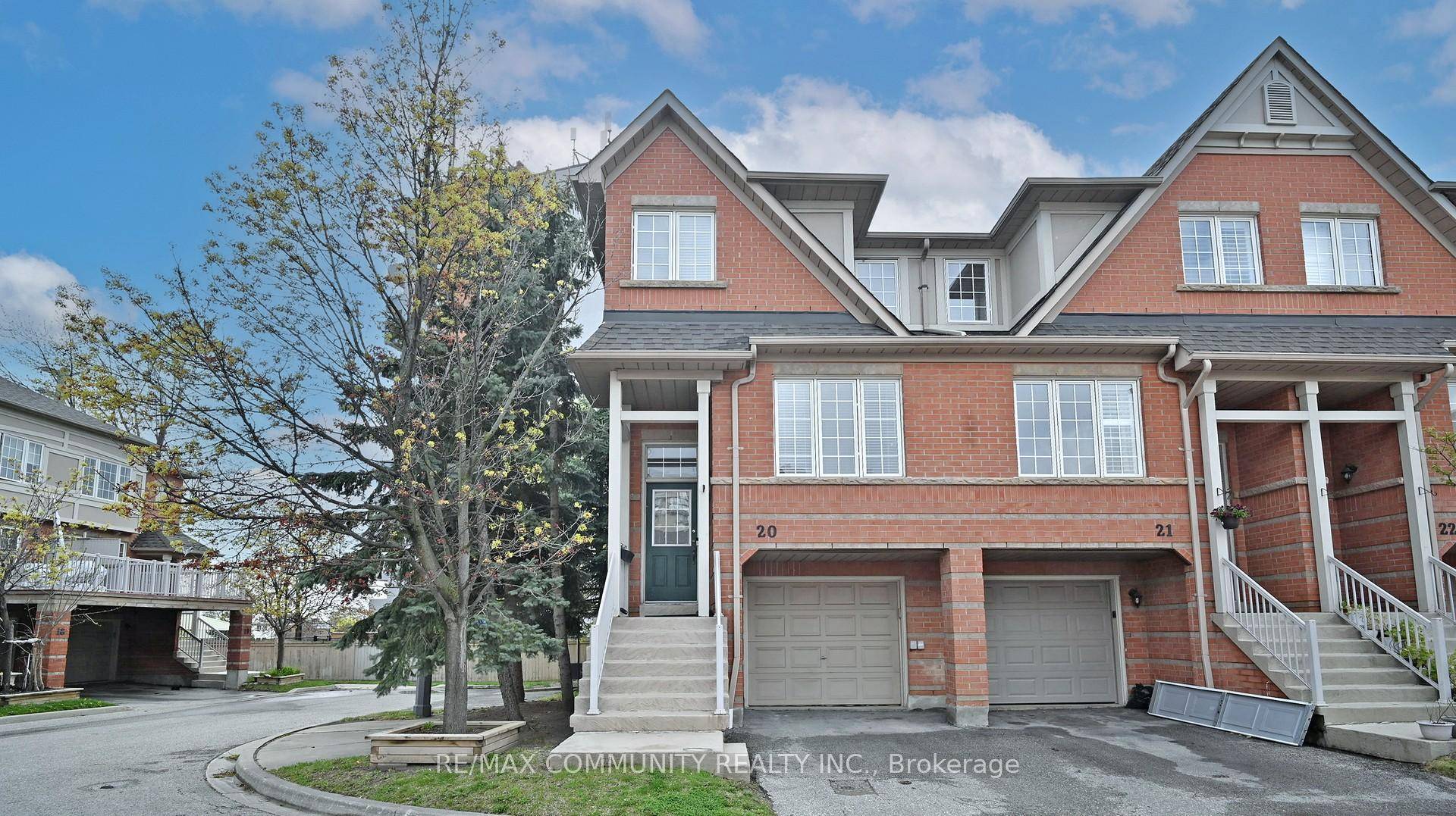 Immaculate 3 bedroom, 2. 5 bath end unit townhouse in the heart of Mississauga.