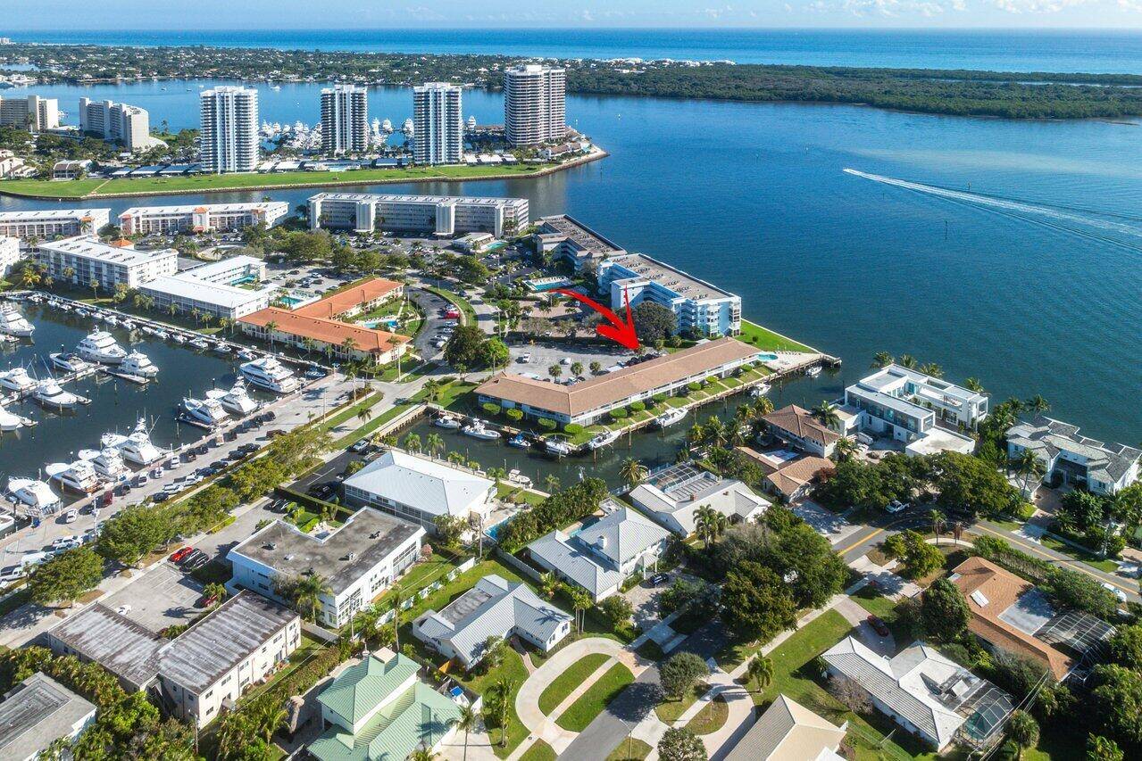 Welcome to Marina Harbour, a boutique condo community offering the ultimate boating lifestyle !