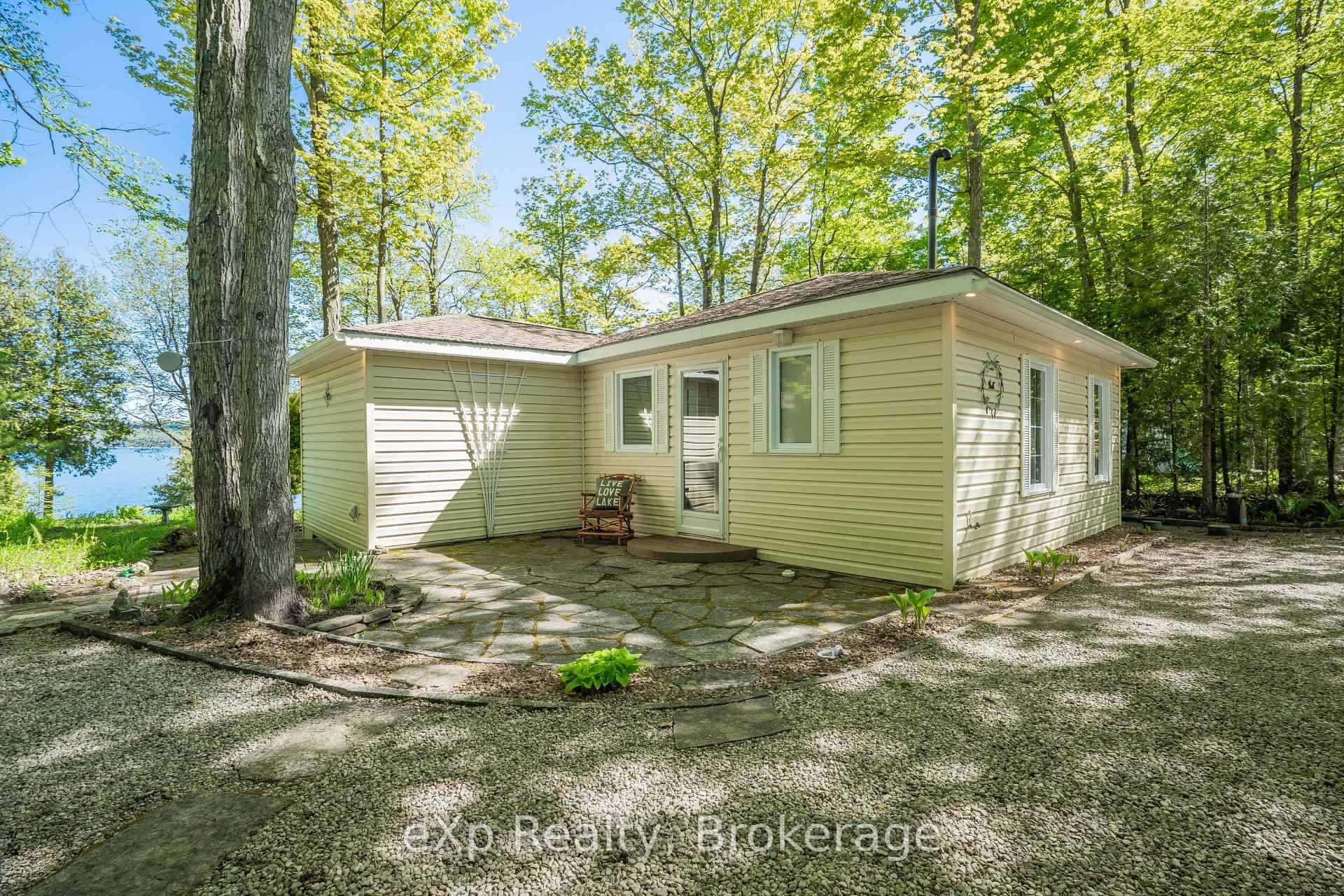 This a true turn key retreat and it is ready for you !
