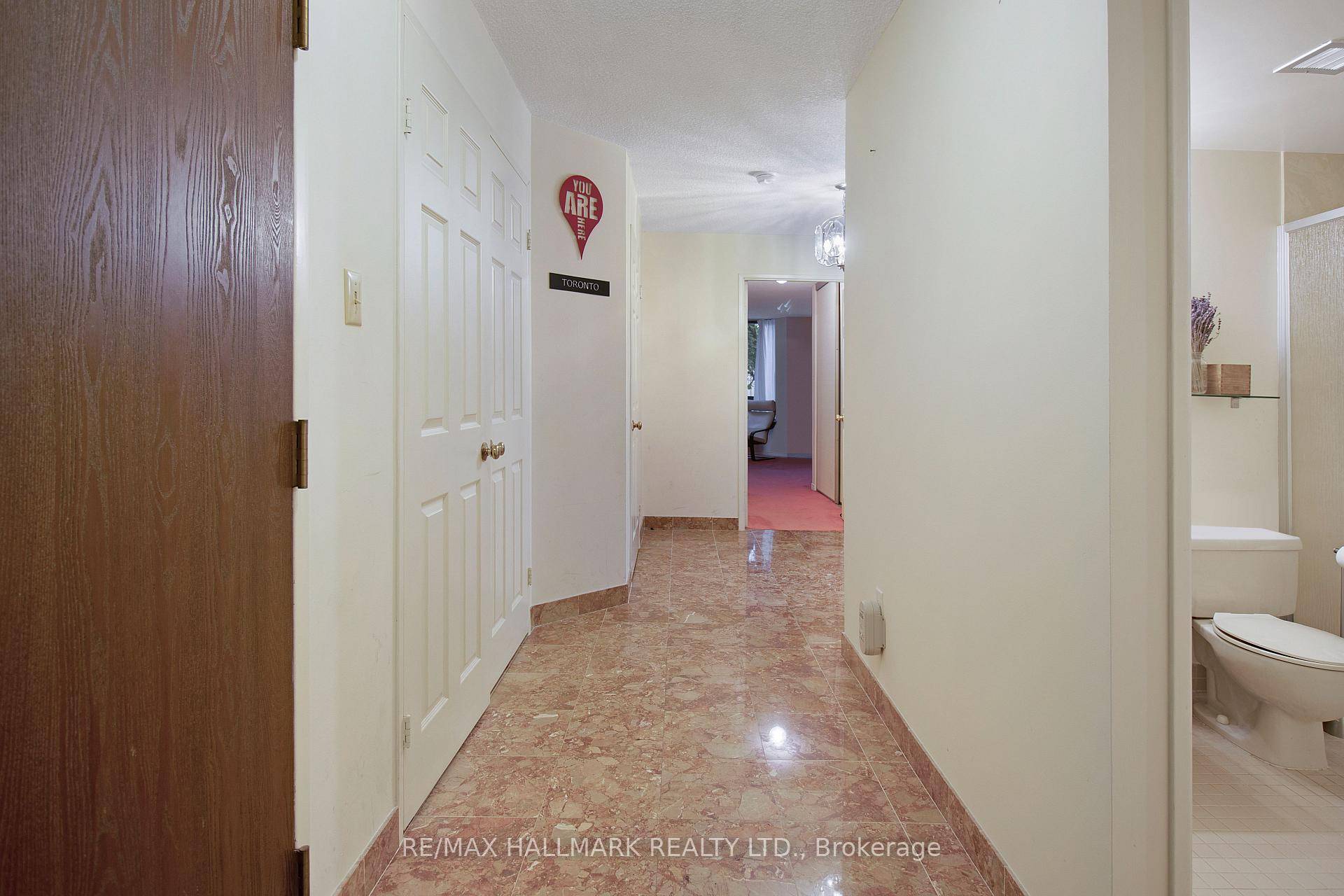 Rarely Offered ! MASSIVE 2 bedroom suite at One Park Lane Tower, located in the heart of downtown at Dundas amp ; University.