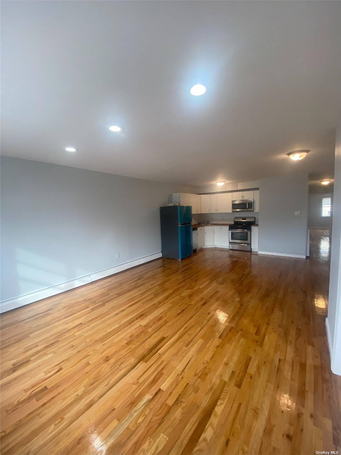 Welcome to this charming third floor duplex apartment in the heart of Rockaway Beach.