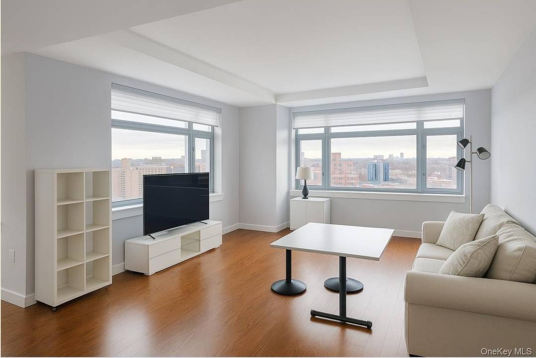 Huge South West corner high floor unit with lots of light and spectacular views.