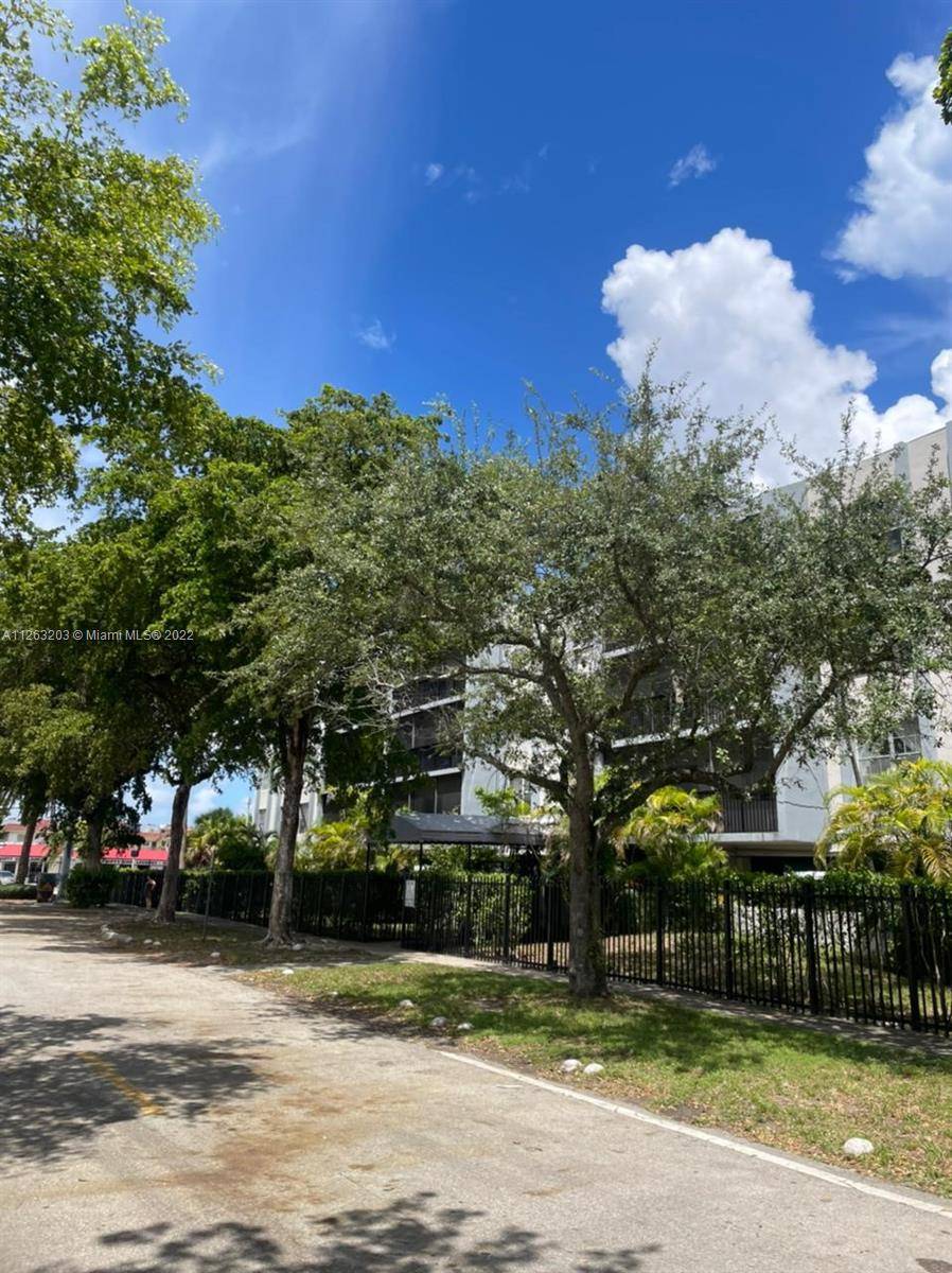 ATT. INVESTORS ! NO RENTAL RESTRICTIONS !