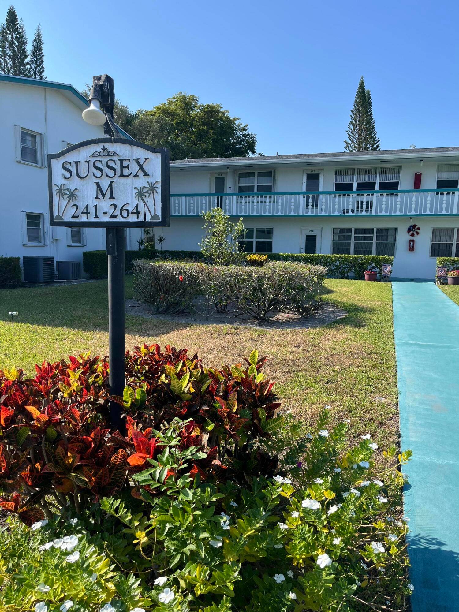 1 bedroom, 1 1 2 bath, 2nd floor condo located in sunny West Palm Beach Florida.