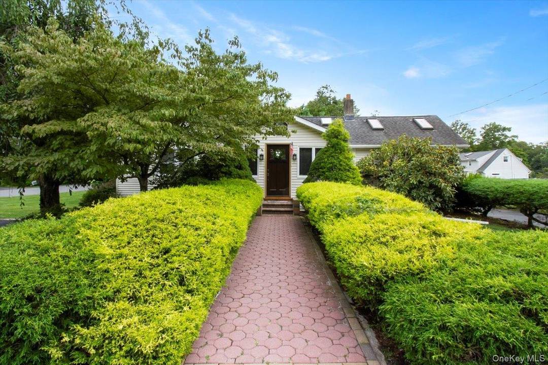 Move in condition 3Brs 1Bath Ranch on.