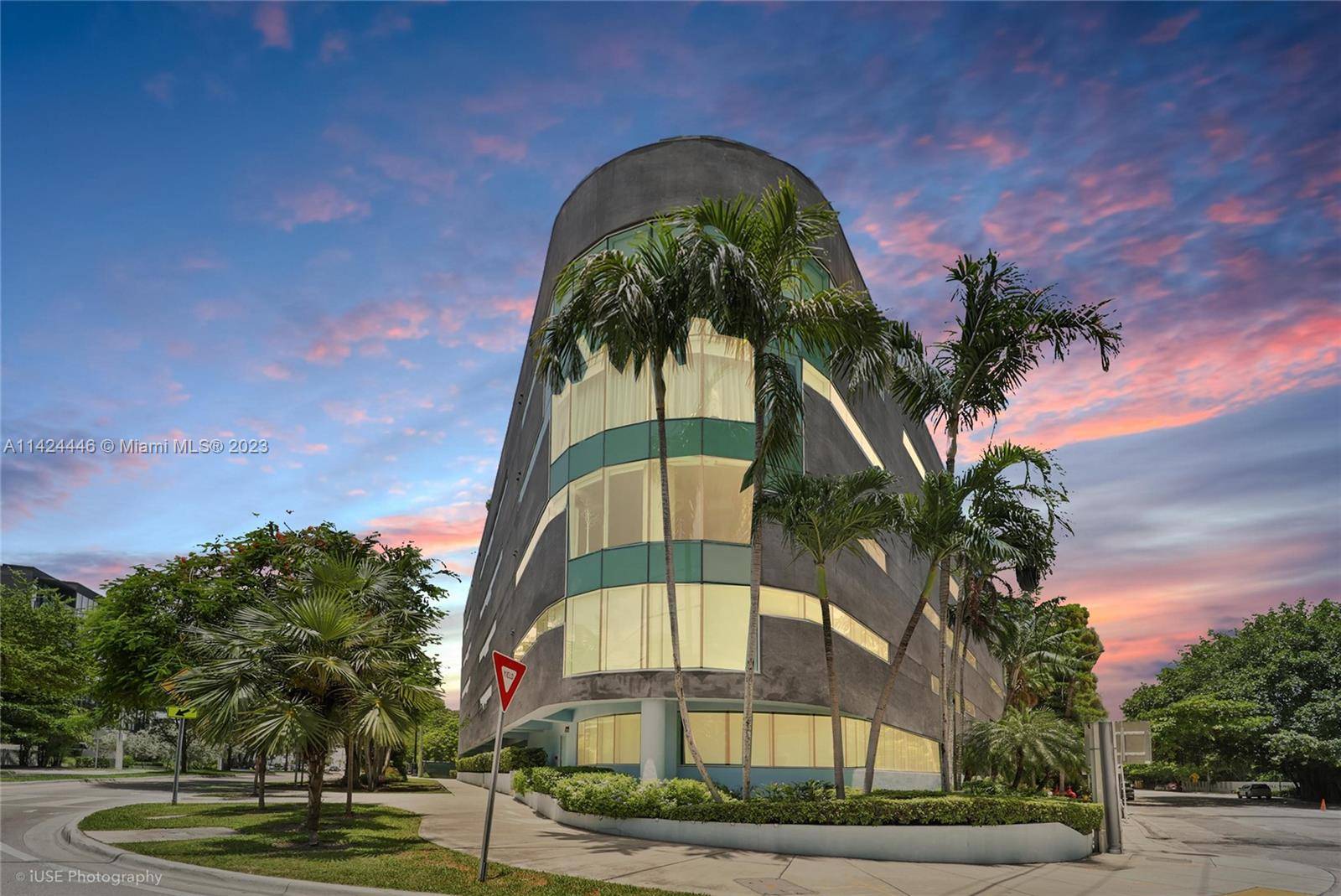 Looking to live and walk in the heart of the Grove ?