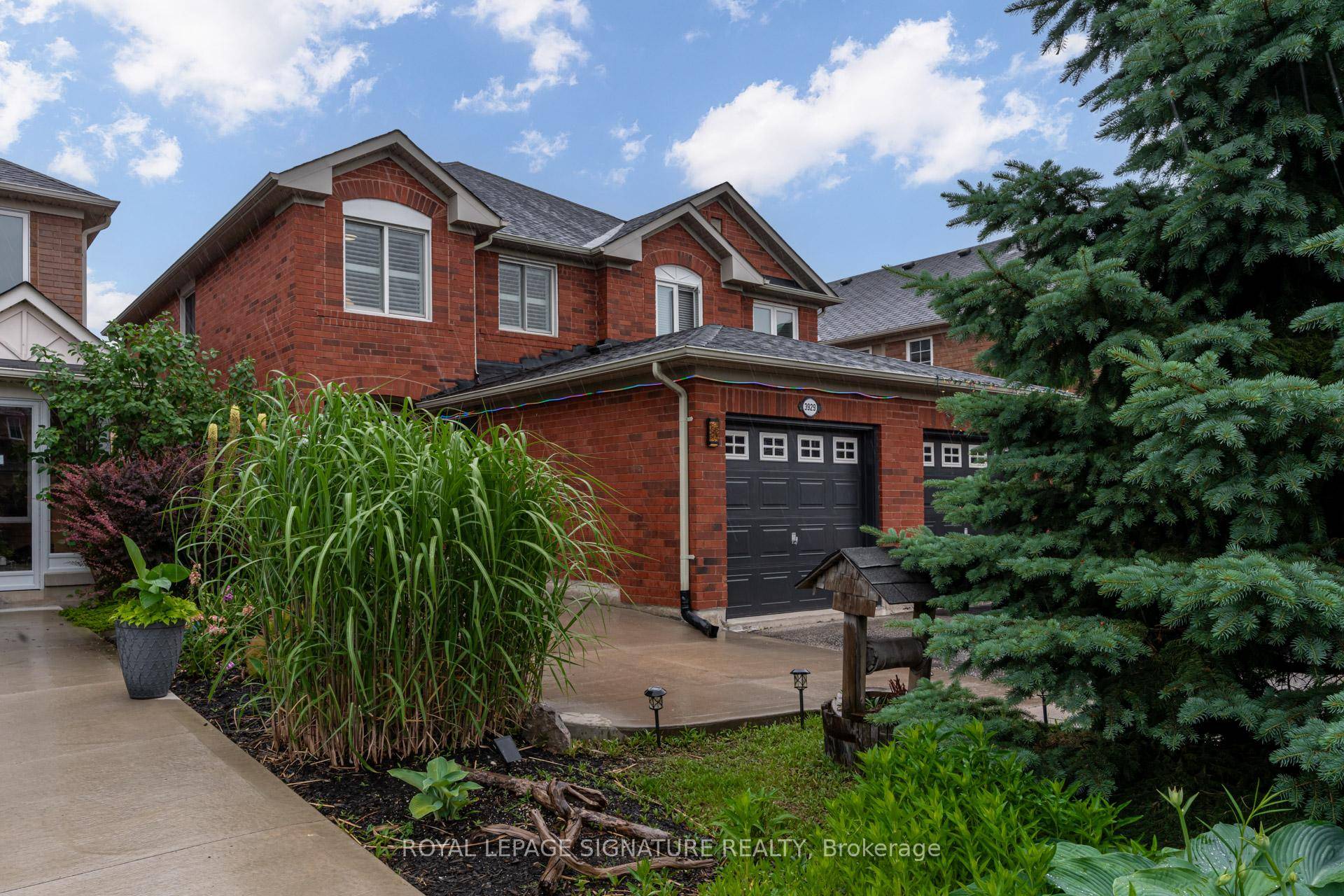 Freshly painted and move in ready, your next home is close to Lisgar GO Station and the massive SmartCentres Meadowvale, offering Walmart, Home Depot, Winners, Longos, and more.