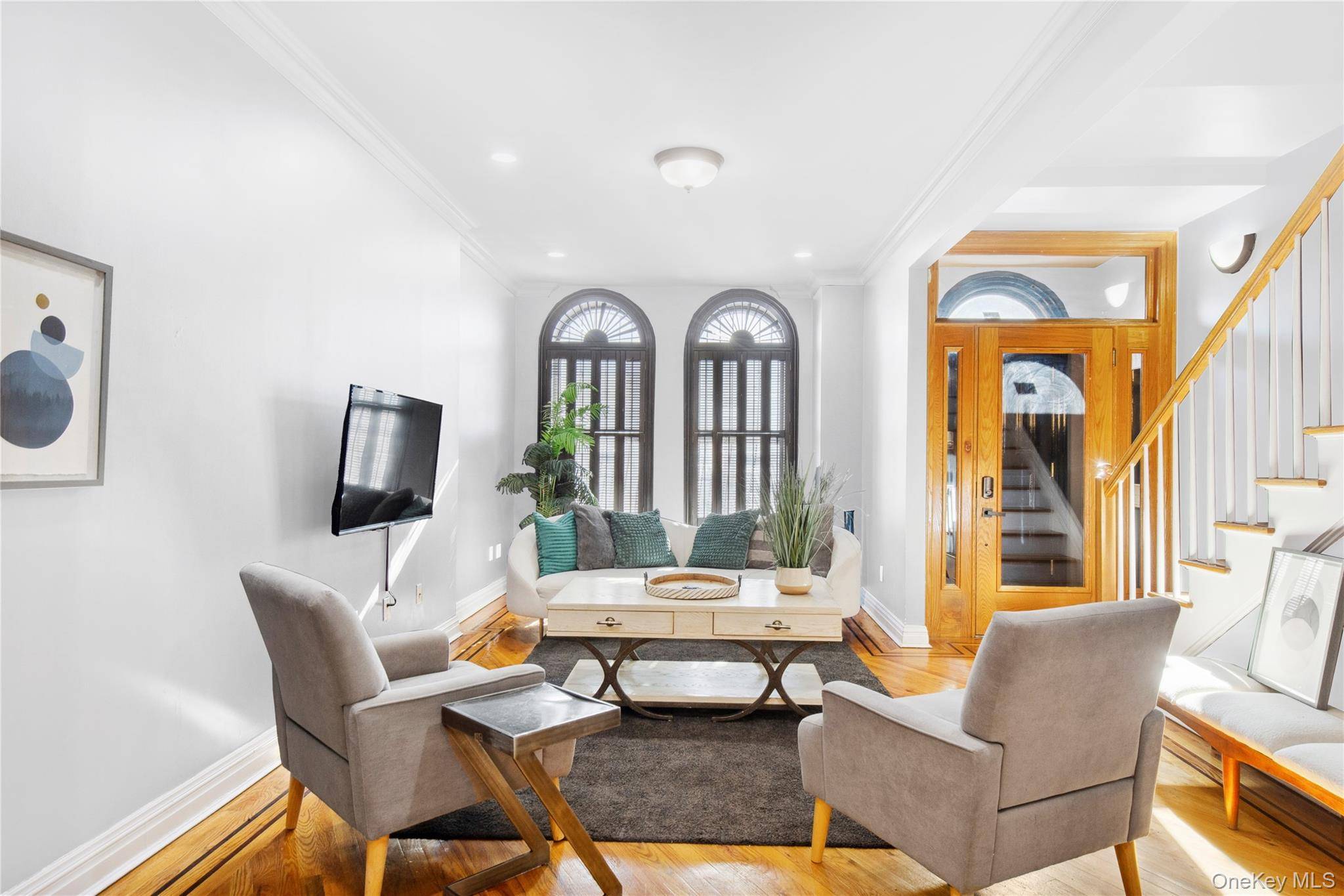 Experience modern living in this beautifully maintained triplex for rent at 45 Bradhurst Avenue, featuring approximately 2, 268 square feet spread across three spacious levels.