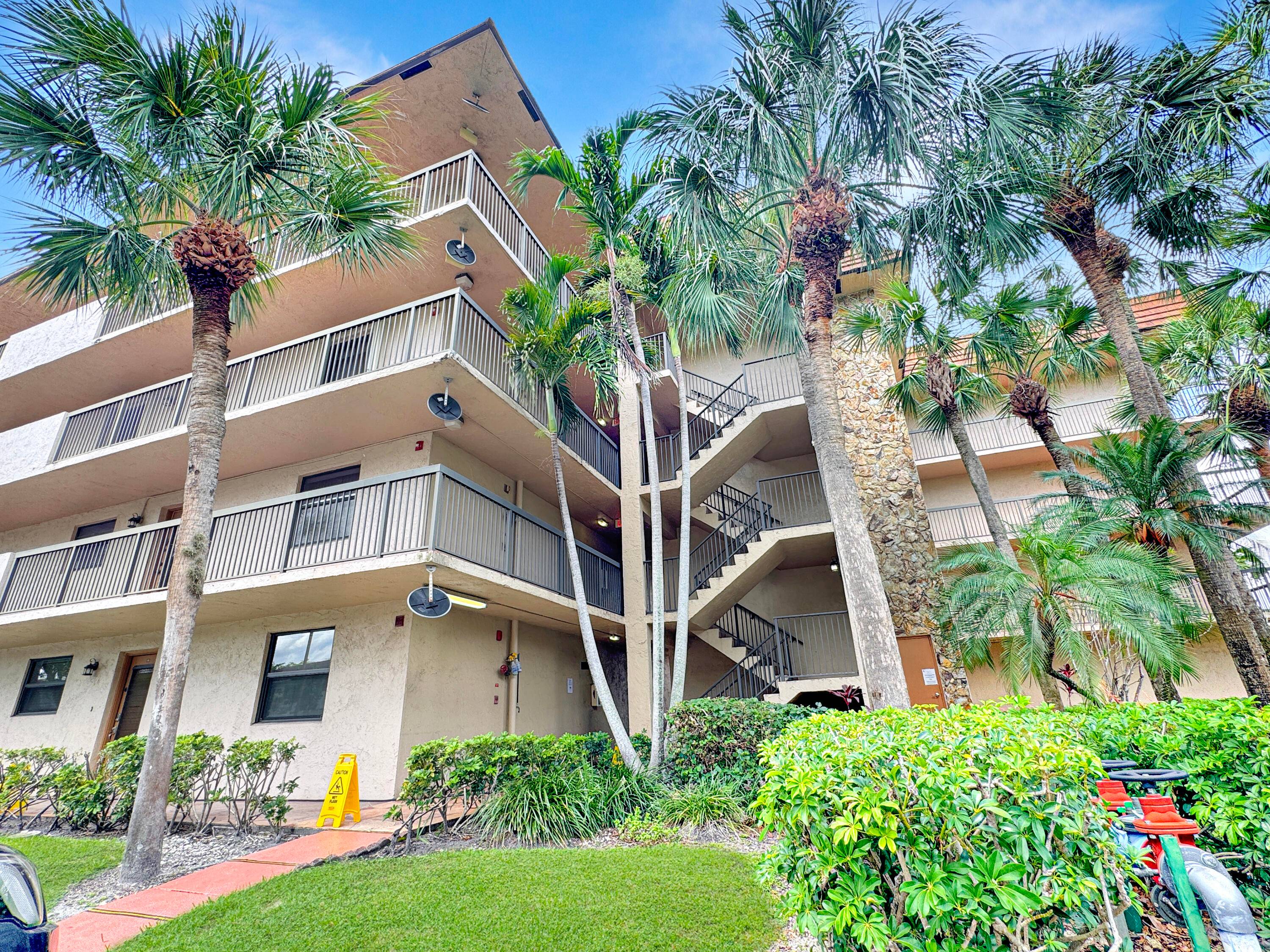 Discover your ideal home in Lakes of Carriage Hills, a vibrant 55 community in Tamarac, FL !