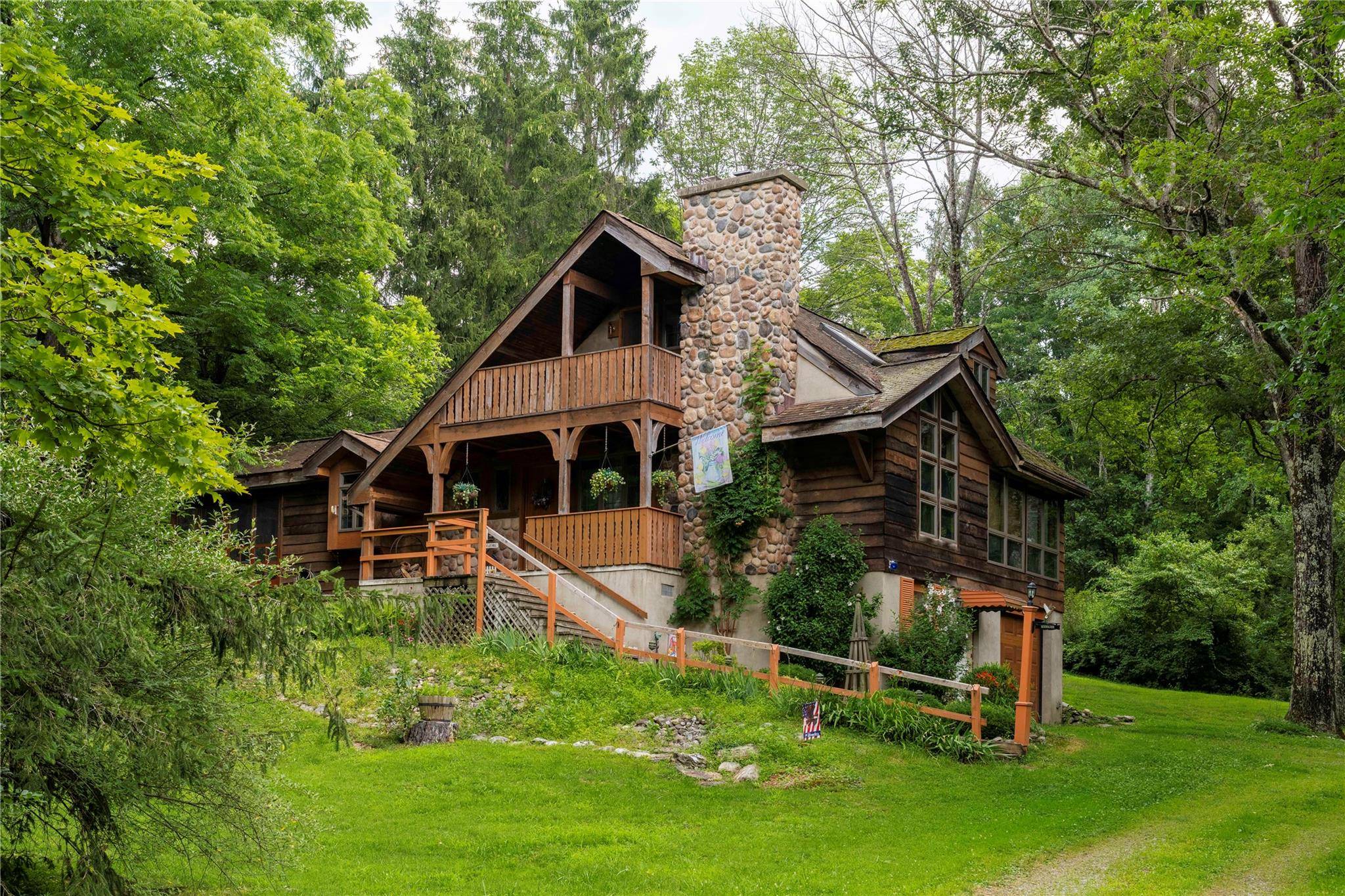 Let's meet country and contemporary together in this extremely unique 3 bedroom, 1.
