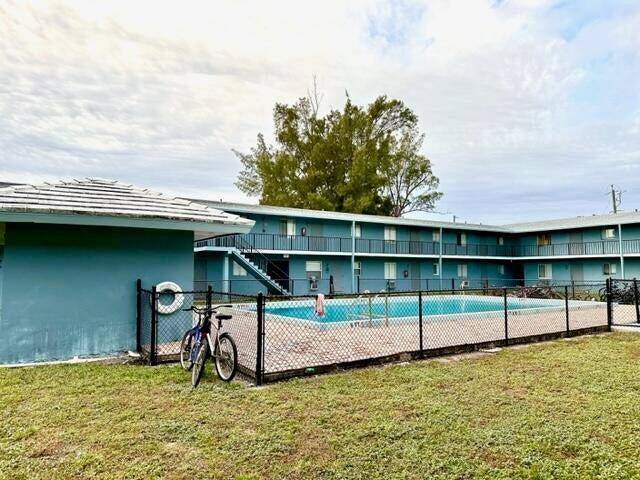 Beautiful 2 bed 1 bath apartment in Lake Worth, east of i 95.