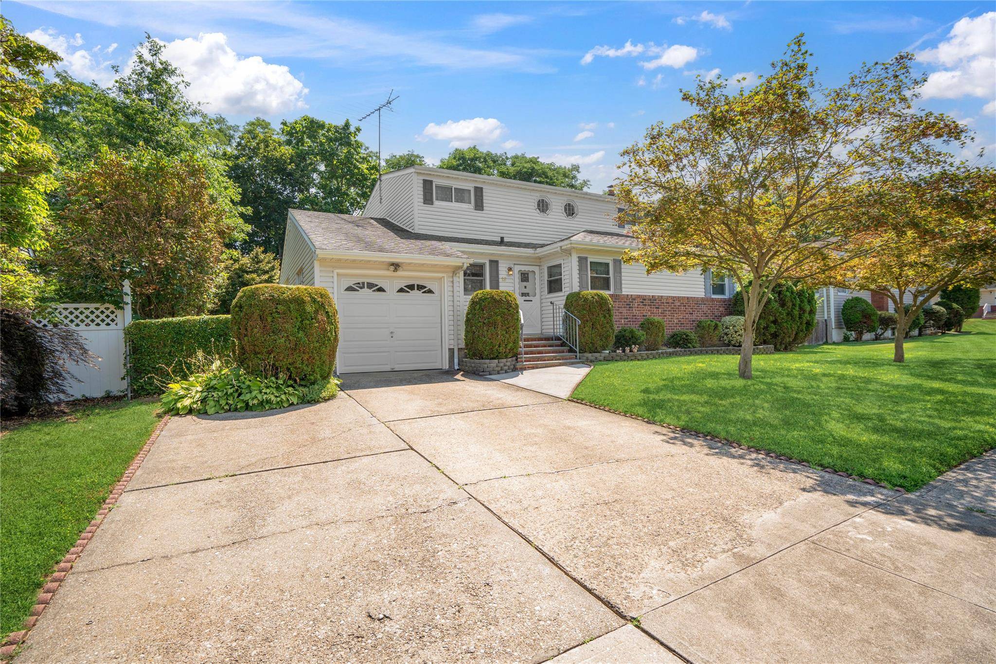 Welcome to your next chapter in Syosset !
