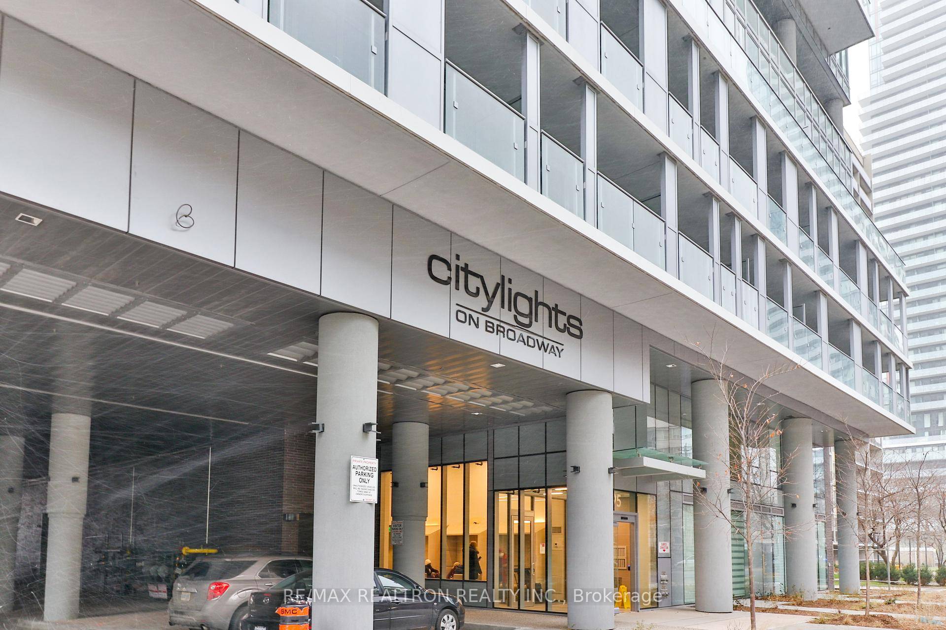 Stylish Urban Living In The Heart Of Yonge amp ; Eglinton !