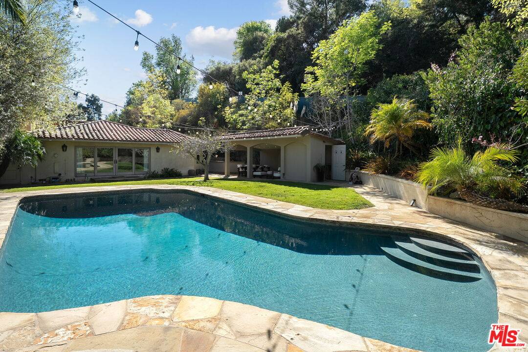 105 N Glenroy Ave 5.0 Brentwood LA