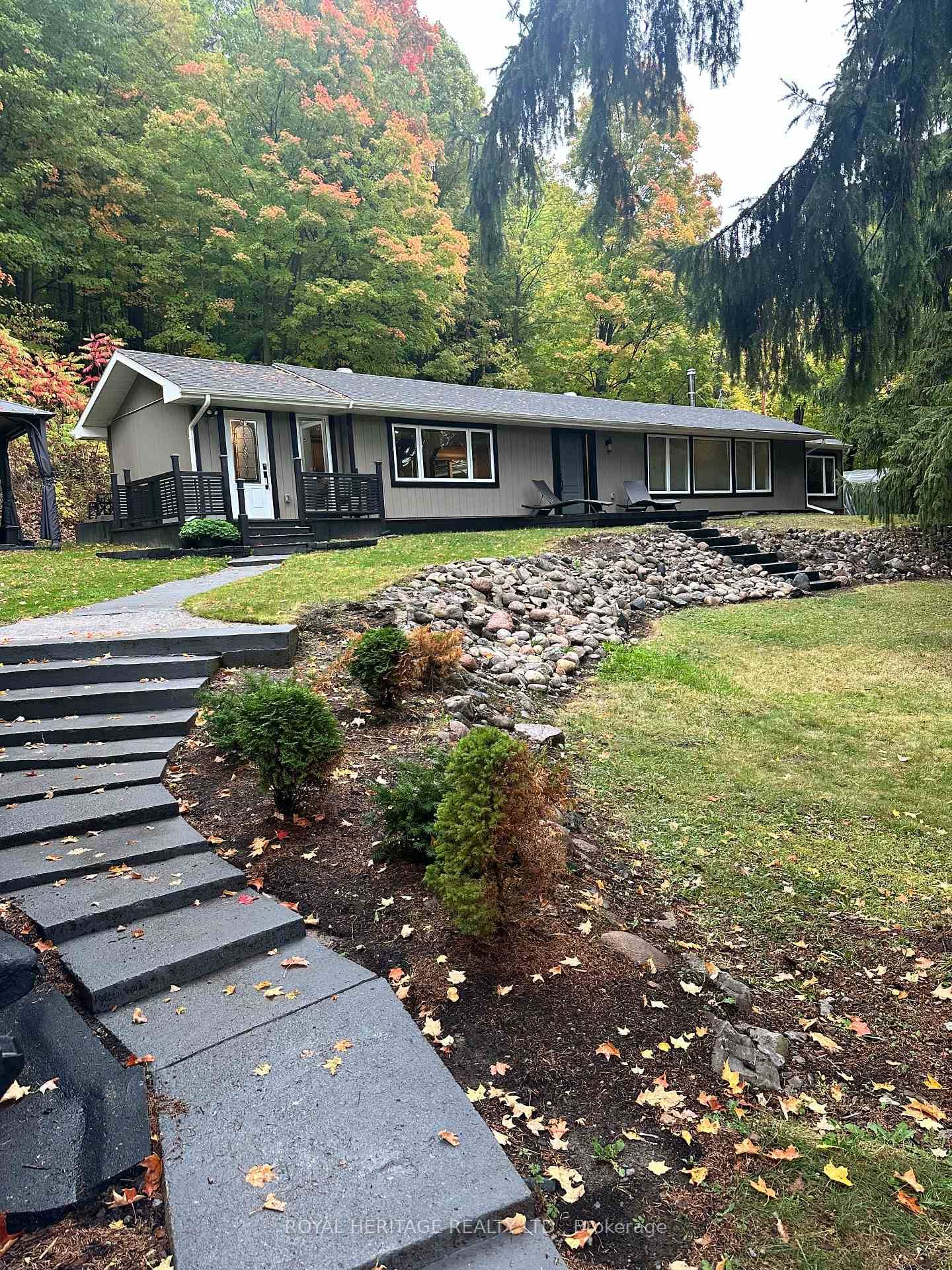 Dreaming of a private retreat without being completely off the grid ?