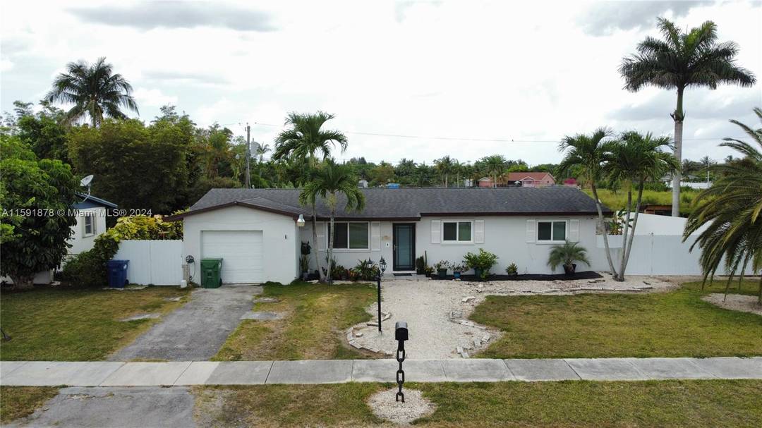 Well Maintained 2 bedrooms, 2 bathrooms 3 2 originally home with 1 car garage with large backyard in a quiet amp ; family oriented neighborhood in Homestead !