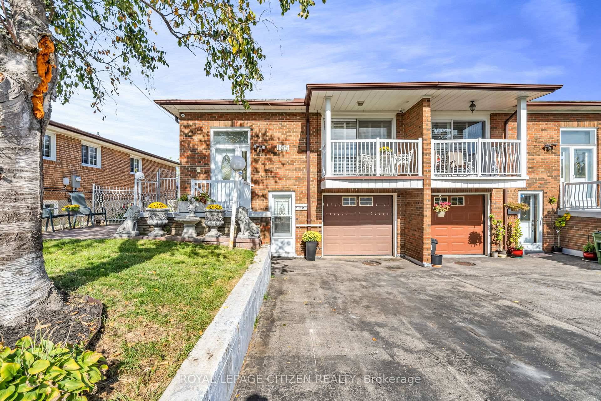 Presenting this proud European raised bungalow in the fabulous community of Humber Summit.