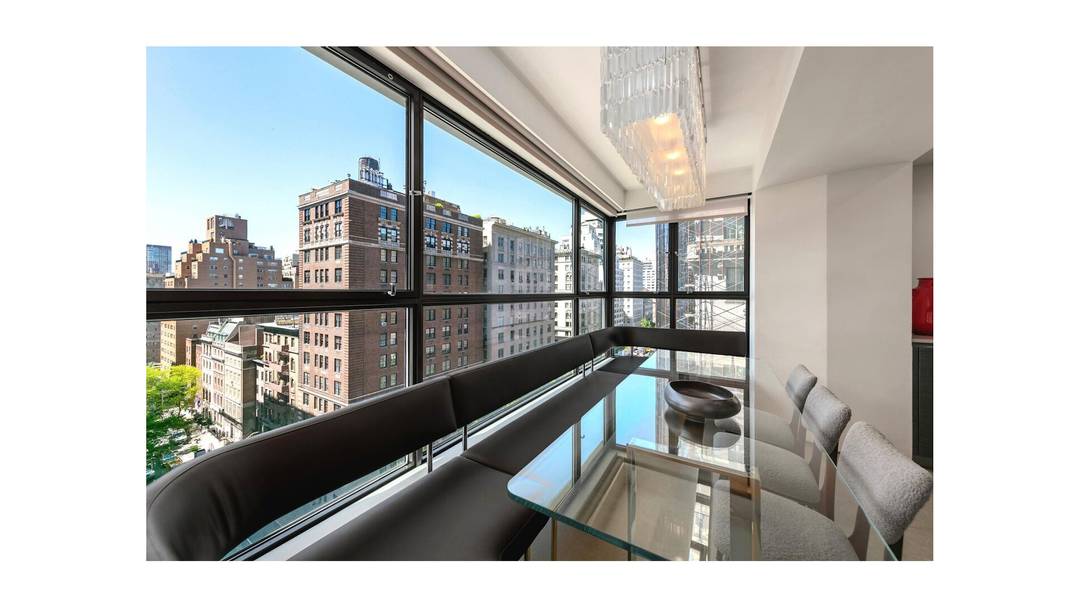 Introducing 605 Park Avenue, 12B A Rare Gem Above the City Welcome to a one of a kind opportunity to reside at 605 Park Avenue, where luxury living meets spacious ...