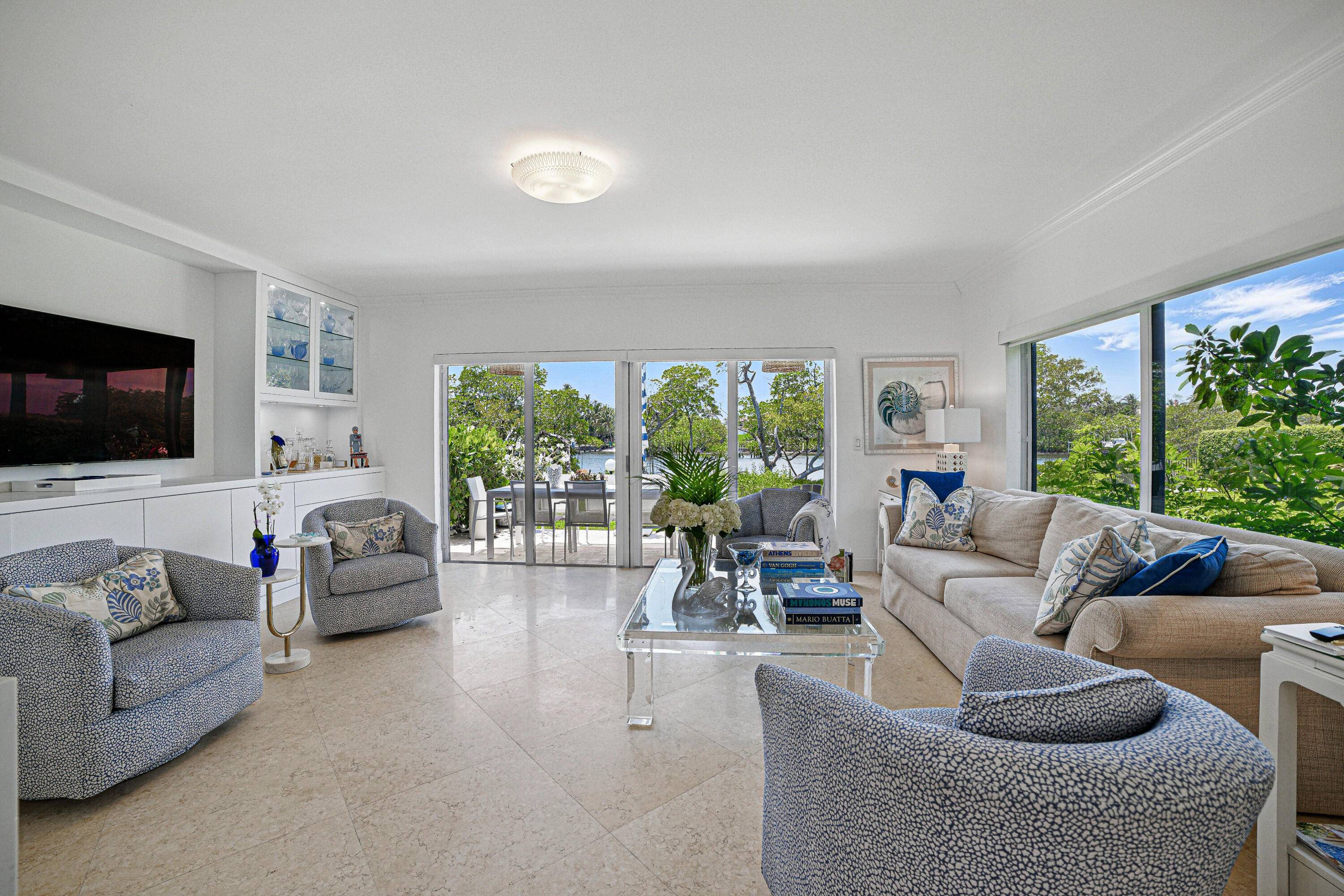 Don't miss out on this exceptional seasonal rental opportunity !