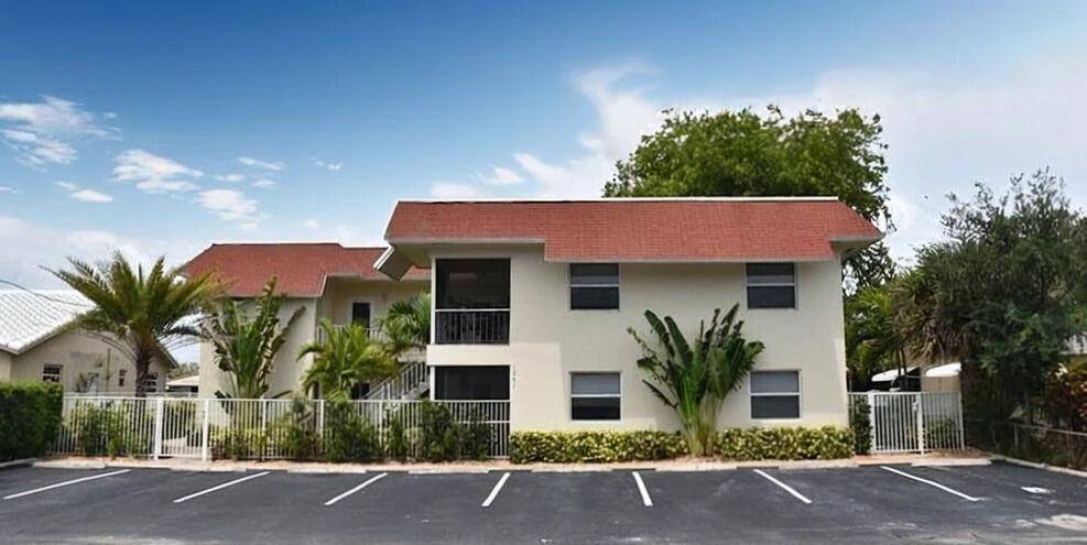 Located east of Federal Hwy on deep water with no fixed bridge access to the ocean !