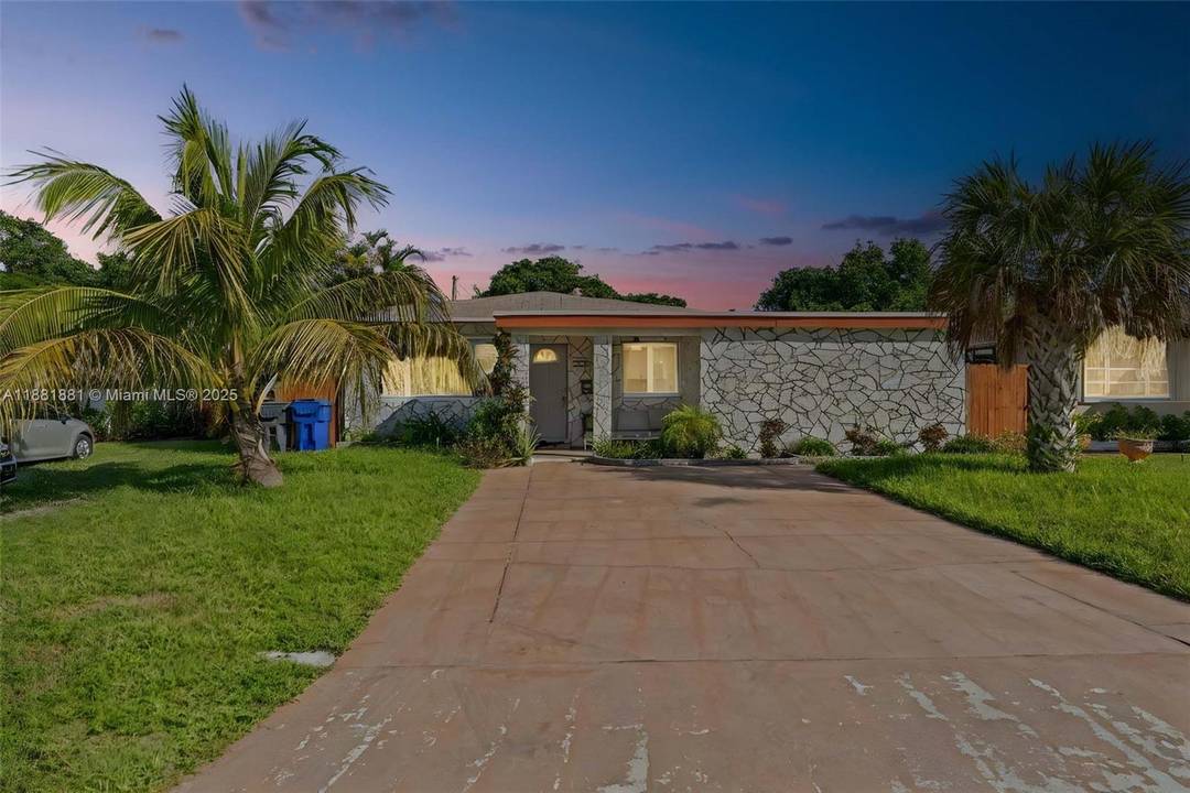 Spacious Family Retreat in East Hollywood Welcome to your sun drenched sanctuary in the heart of East Hollywood.