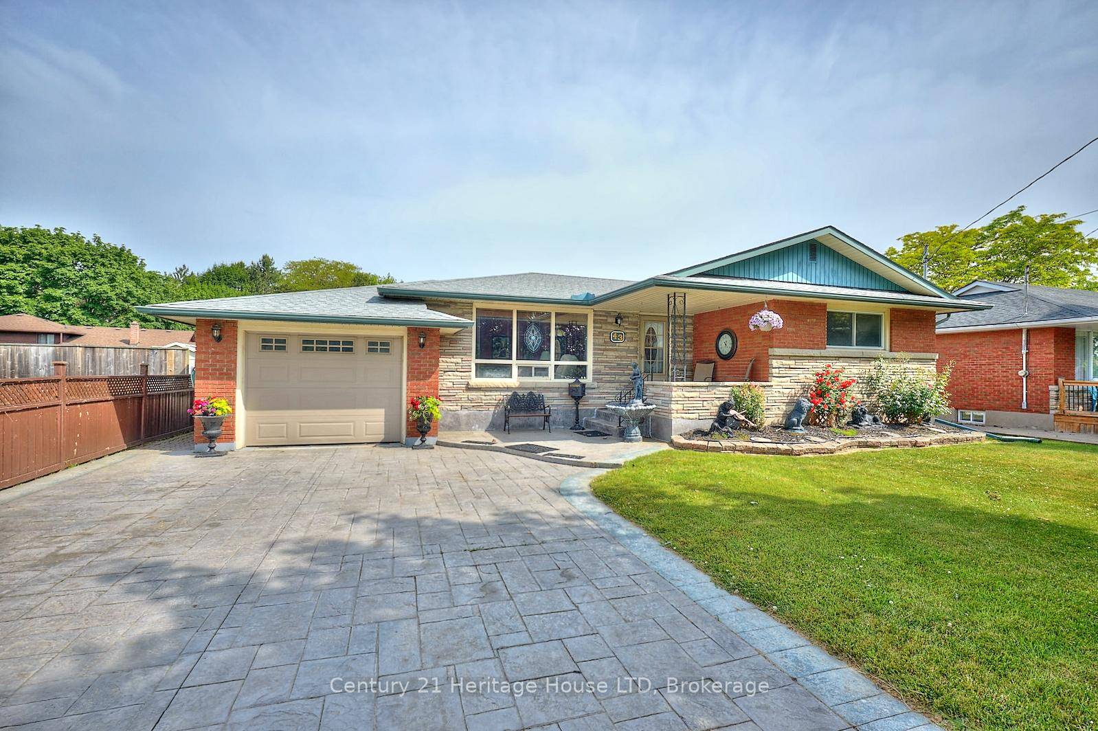 Charming Brick Bungalow in Prime North End Location !