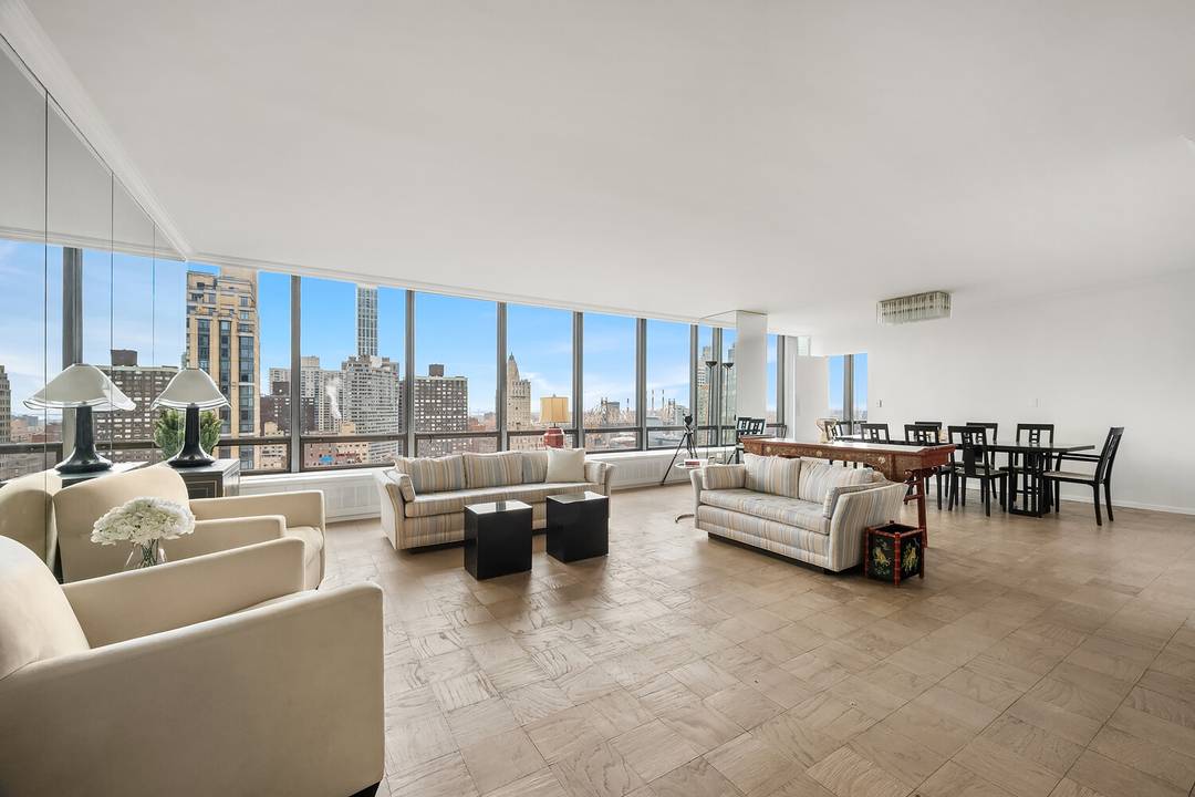 This high floor duplex at 860 United Nations Plaza offers open northern views and the rare opportunity to create a custom residence with significant scale in a premier full service ...