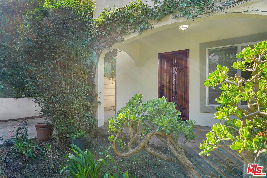 743 N Las Palmas Ave 3BR Hancock Park La