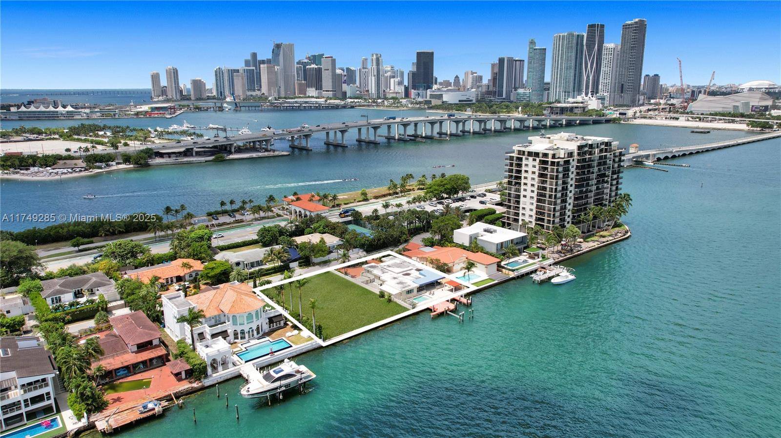 DEVELOPMENT OPPORTUNITY One of the most spectacular parcels of land to be offered in the Venetian Islands.