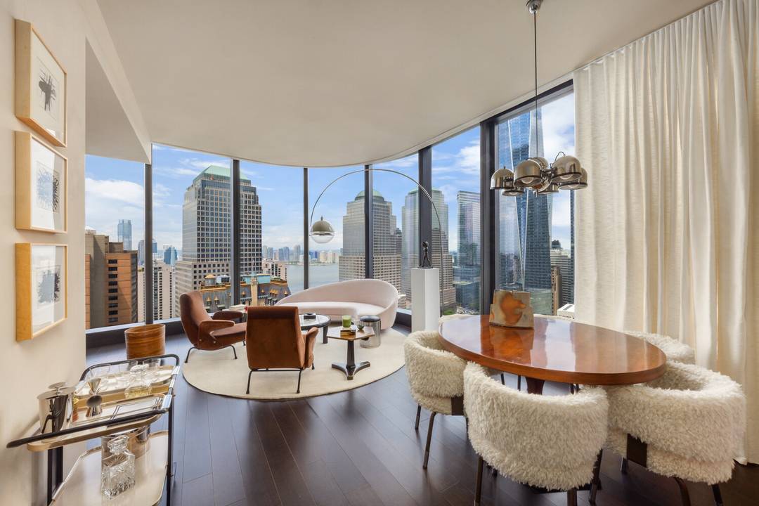 Immediate Occupancy Welcome to Residence 52D at The Greenwich by Rafael Vinoly, a three bedroom, three and a half bathroom featuring magnificent northern and western exposures.