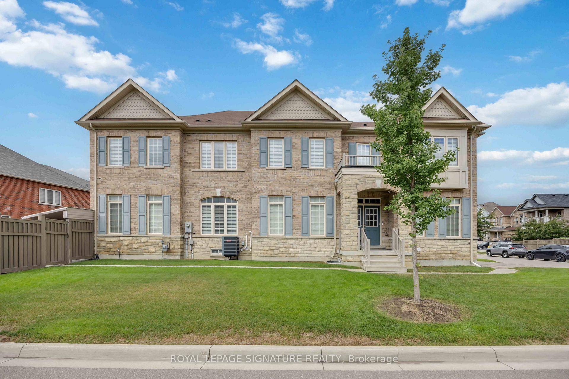 Located in a family friendly community, this stunning 4 3 bedroom, 4 bathroom corner lot home offers modern upgrades and everyday comfort !