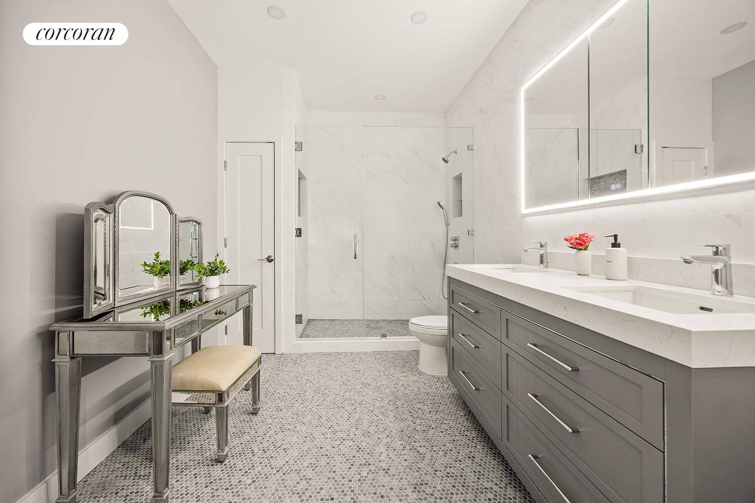 Enjoy generous light filled interiors and a large private outdoor space in this beautiful 2 bedroom, 2 full bathroom home with soaring 12 foot ceilings.