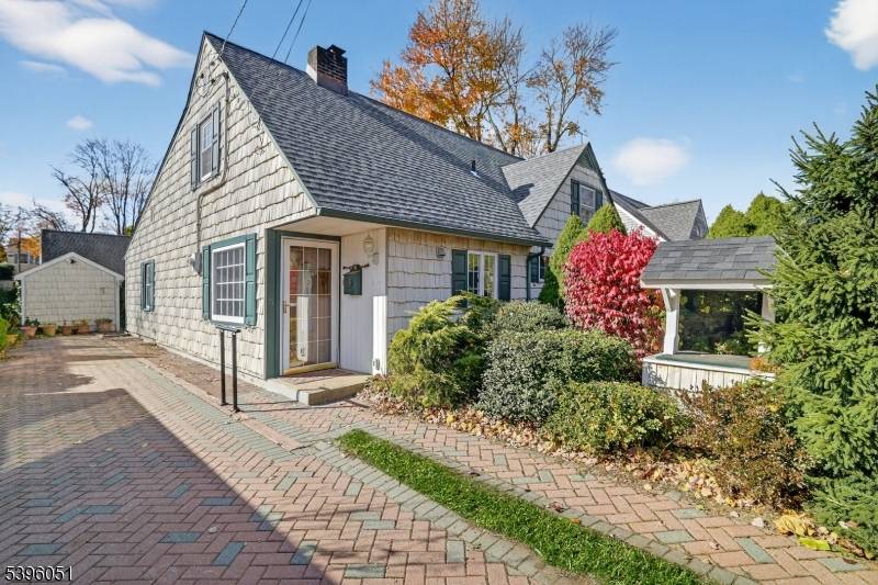 Classic Cape Cod Charm in Desirable Green Brook !