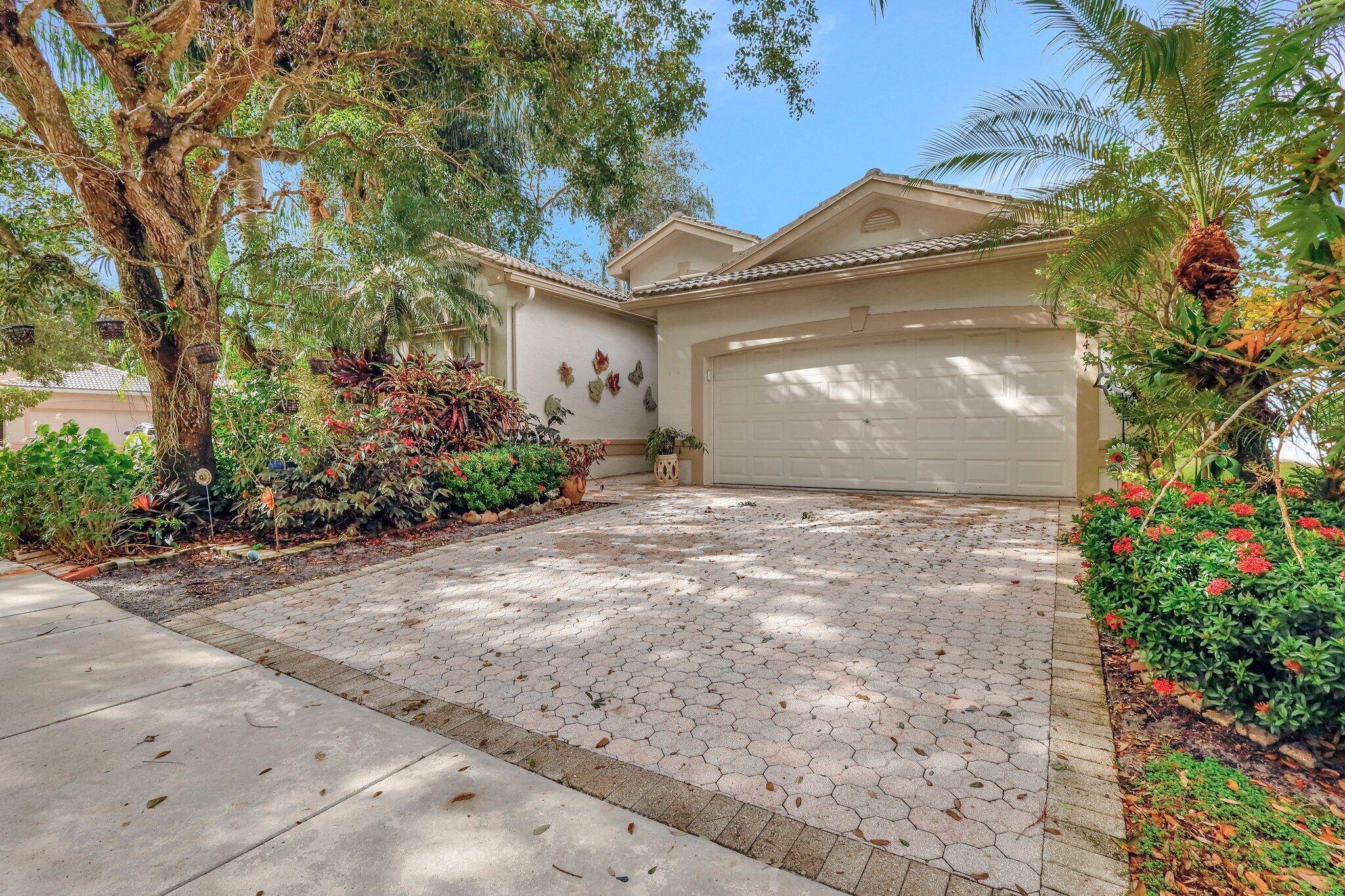 MOVE IN READY, WELL MAINTAINED 3 BED 2 BATH CORNER HOME !