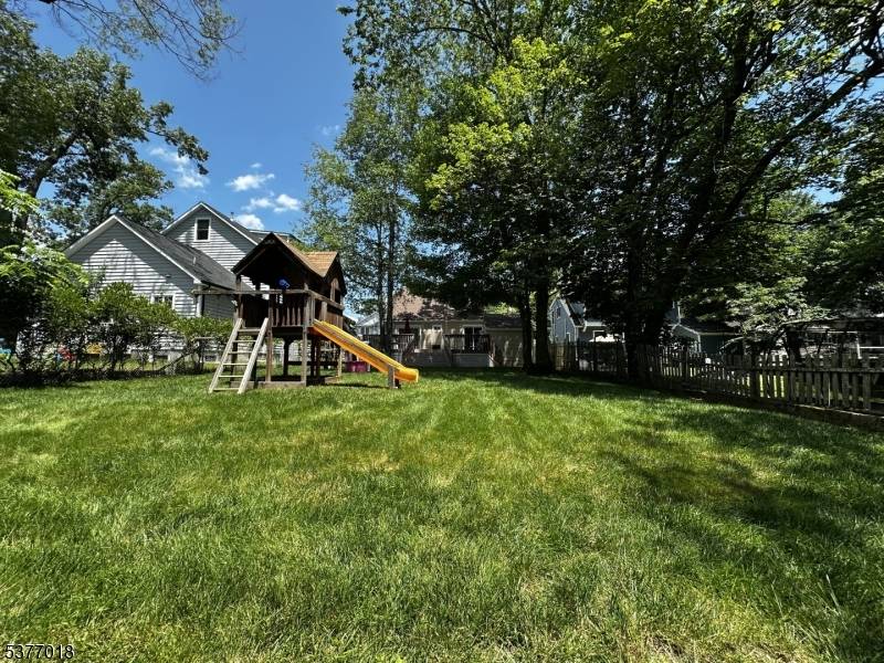 CHARMING CAPE COD w 3 Bedrooms 3 Full Bathrooms in Prestigious Livingston.