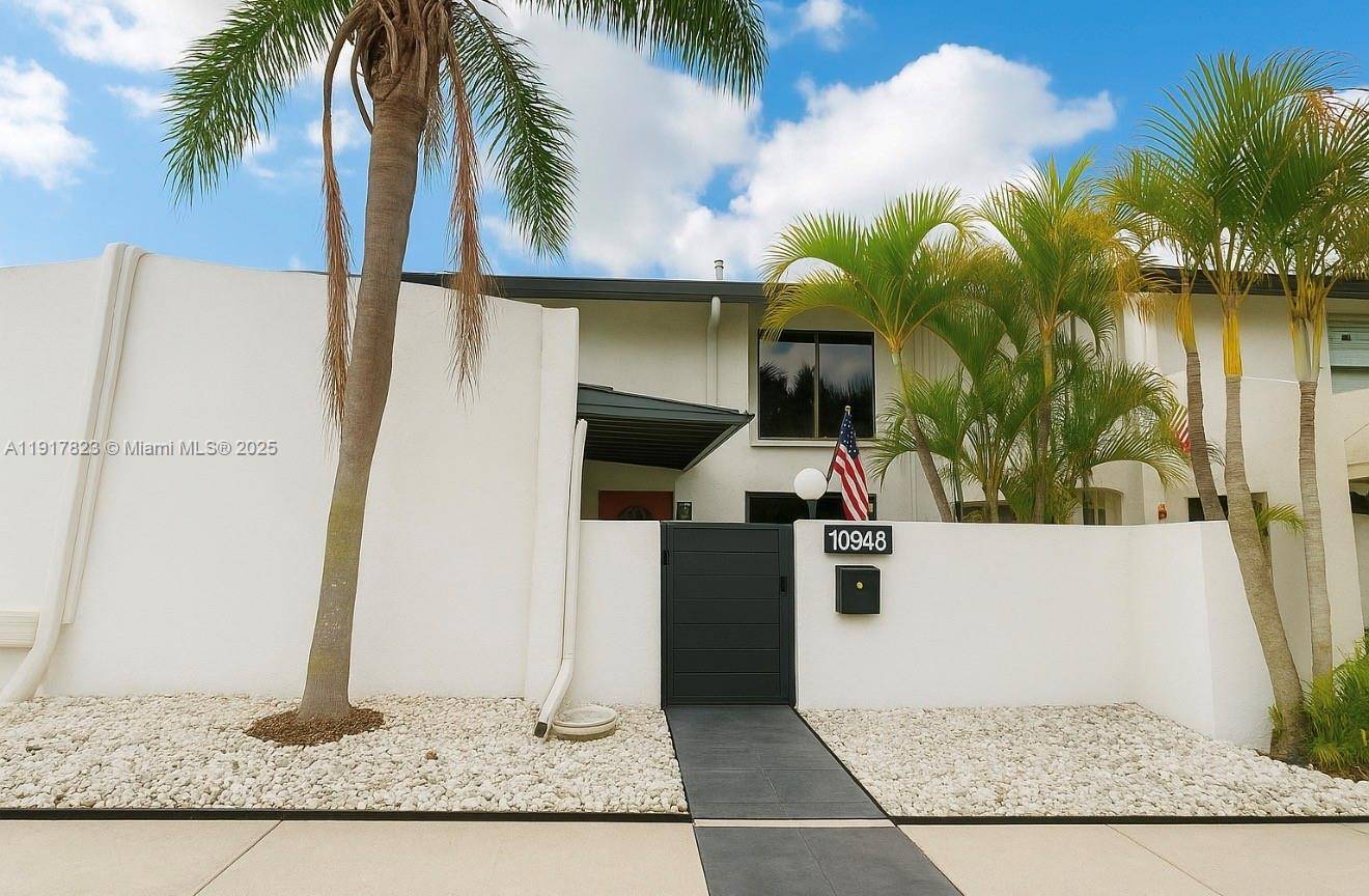 JUST LISTED ! Rarely available FHA amp ; VA approved 3 2 townhome in Snapper Creek lot amp ; block, low HOA, and fully upgraded, turn key throughout.