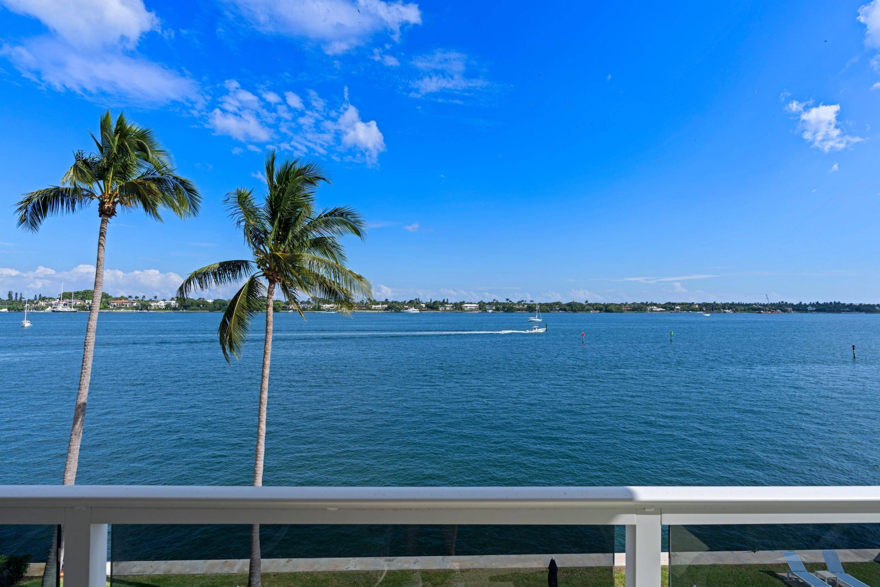 Direct Intracoastal Fantastic waterfront 3 bedroom 3 bathroom plus den or 4th bedroom unit in a highly desirable location, just minutes from downtown West Palm Beach and Palm Beach Island.