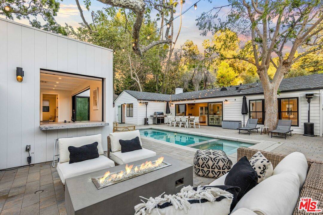 2245   Canyon Dr 3BR Hollywood Hills East La