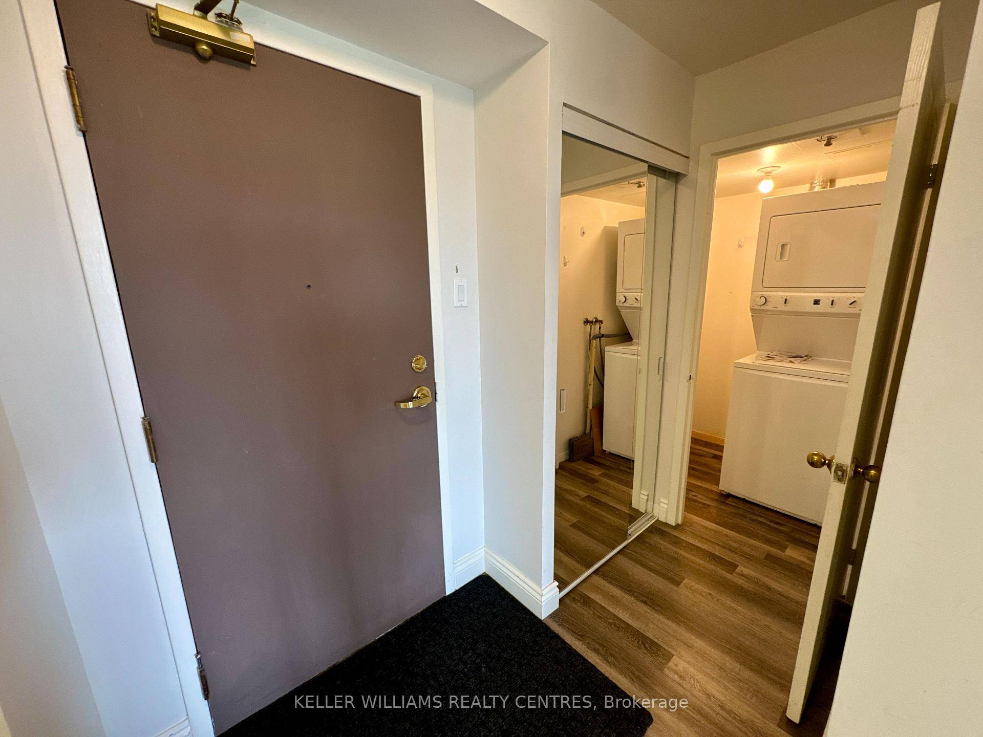 Live steps from the shimmering waters of Kempenfelt Bay in this elegant 1 bedroom condo, offering a lake view from the balcony and a sleek open concept design.