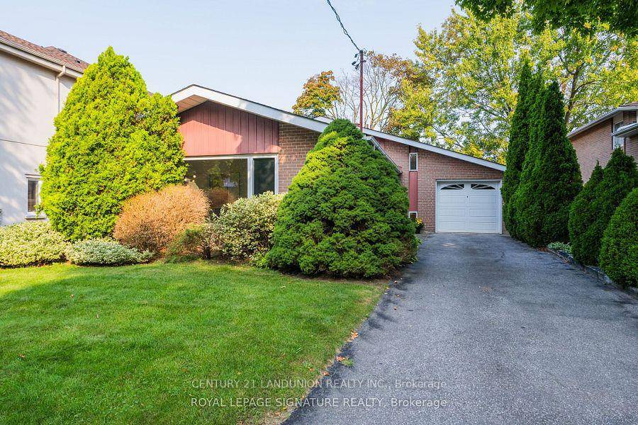 Client RemarksAmazing Sidesplit with renovated 4 Piece Bathroom In Sought After Oriole Gate Community Just Steps To Lescon Public School amp ; Playground as well as Dallington School with French ...