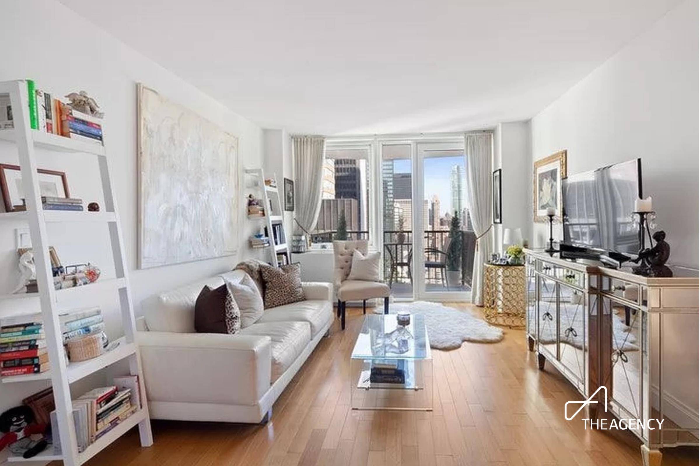 Tenant in Place Until June 2025Current Rent 4, 250 MonthShowings Available Monday Friday, 10 AM 2 PMThis 34th floor corner one bedroom apartment offers exceptional natural light, stunning city views, ...