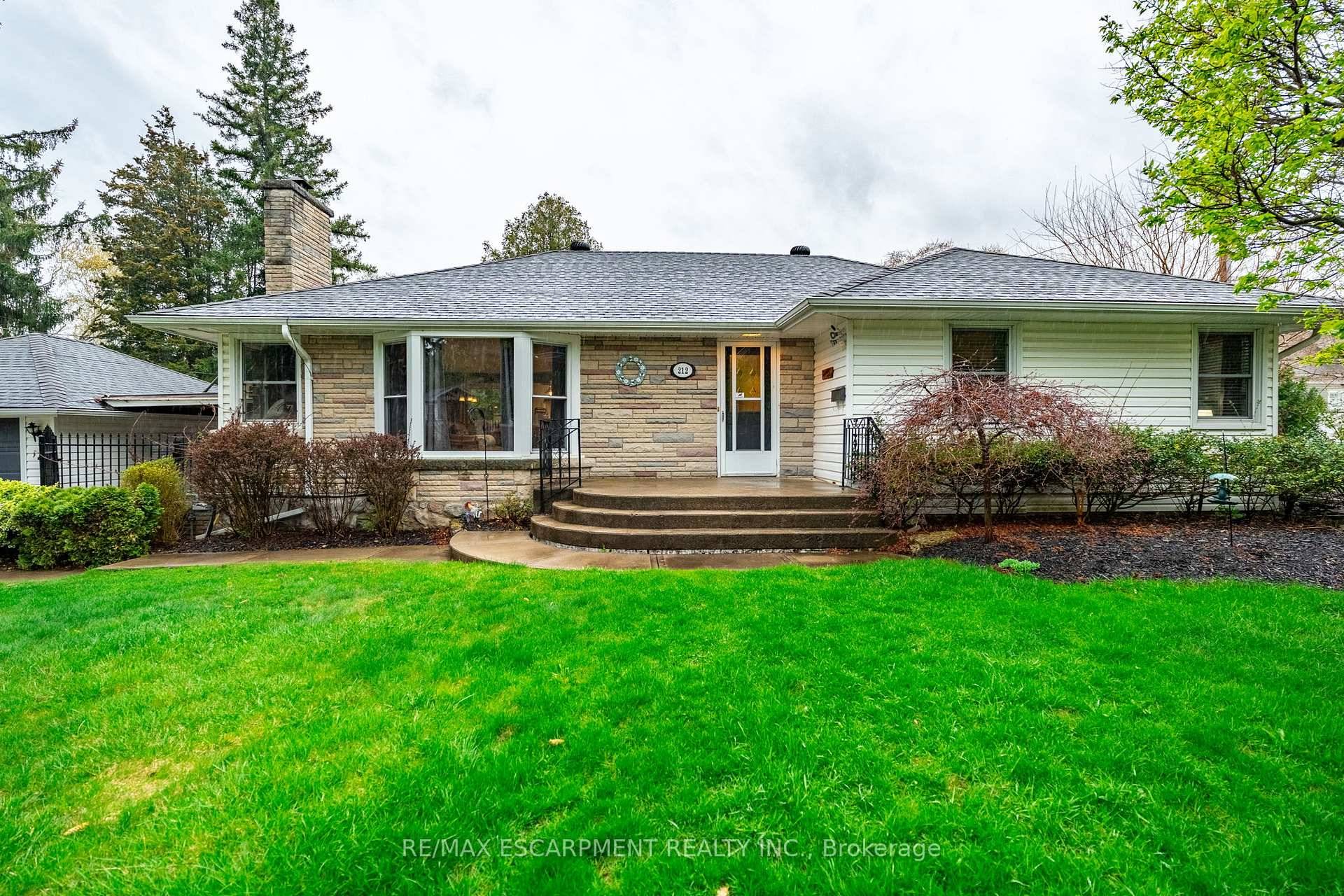 Rare double lot in Roseland !