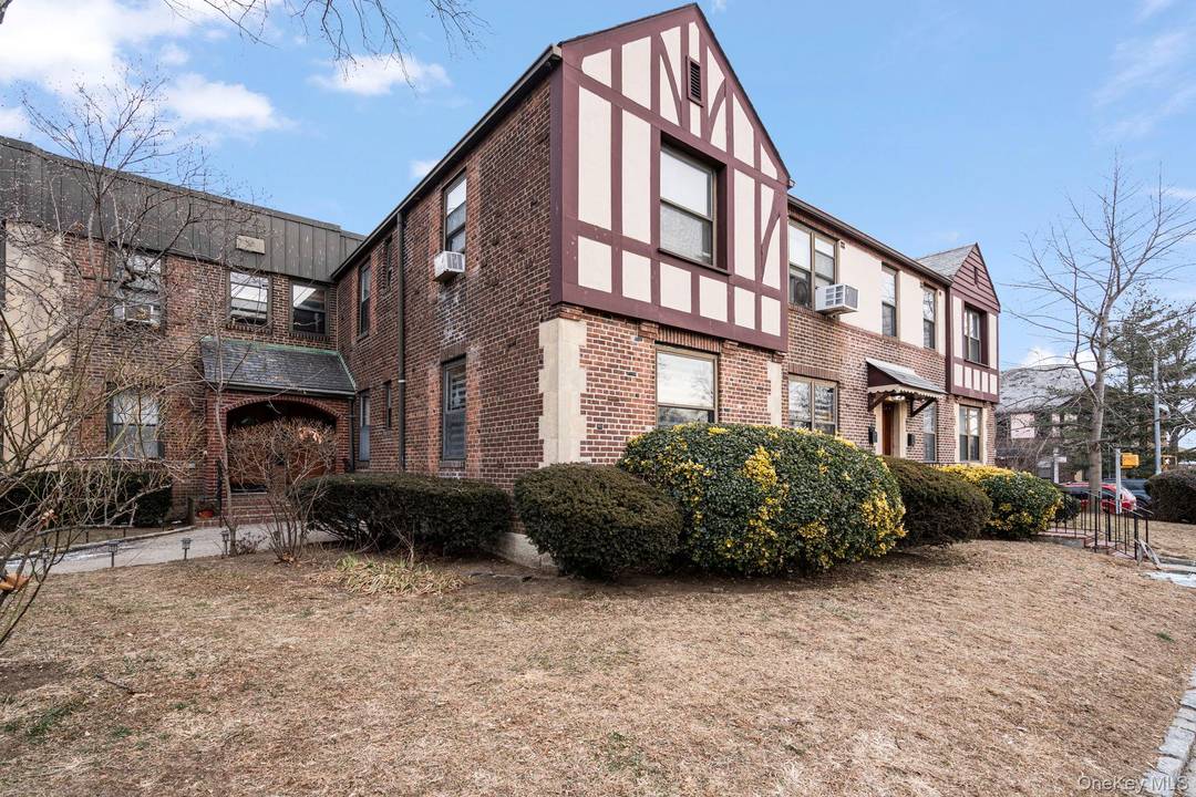 Welcome to this beautiful, move in ready one bedroom condo located in one of the most convenient areas of Jackson Heights, near the Astoria border.