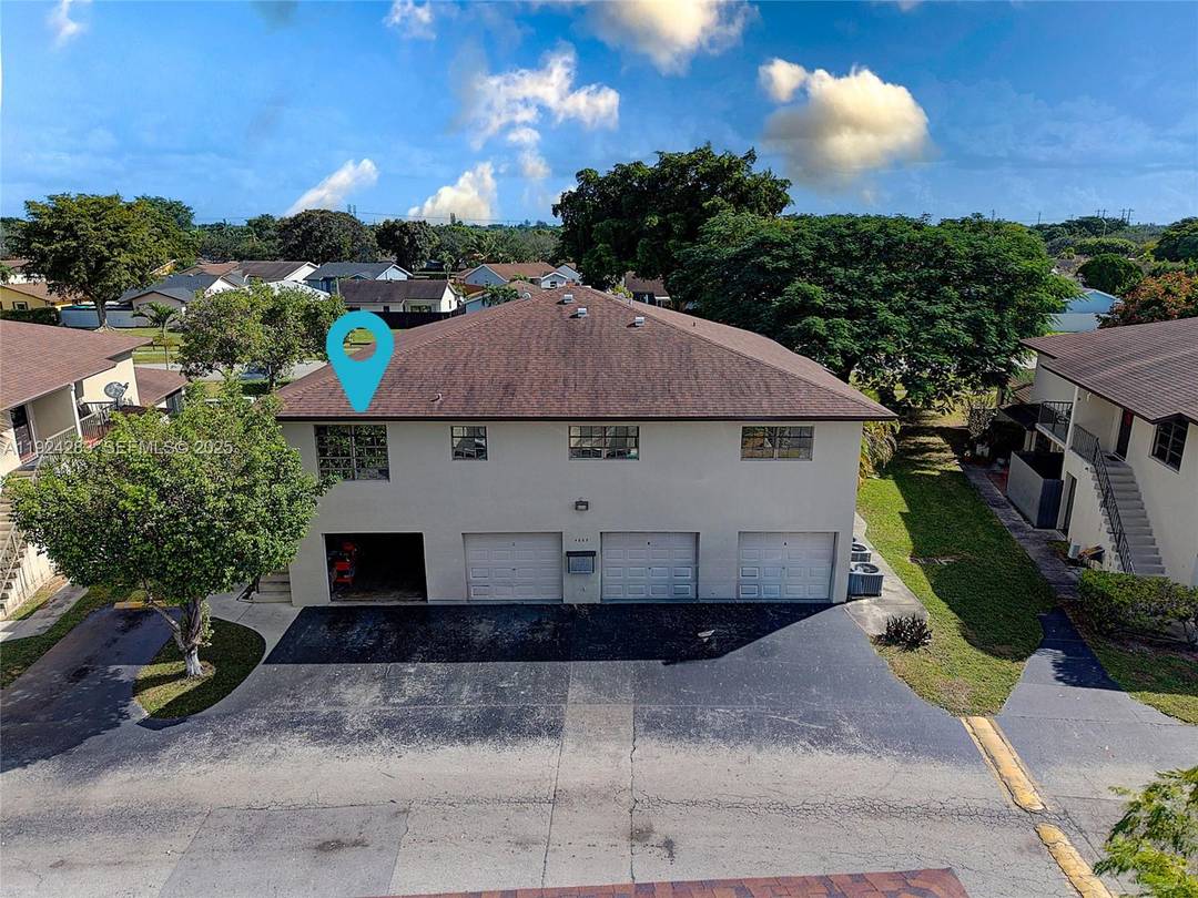 Rarely available 2 bedroom, 2 bathroom townhouse with a 1 car garage in the desirable Bent Tree neighborhood of West Kendall.